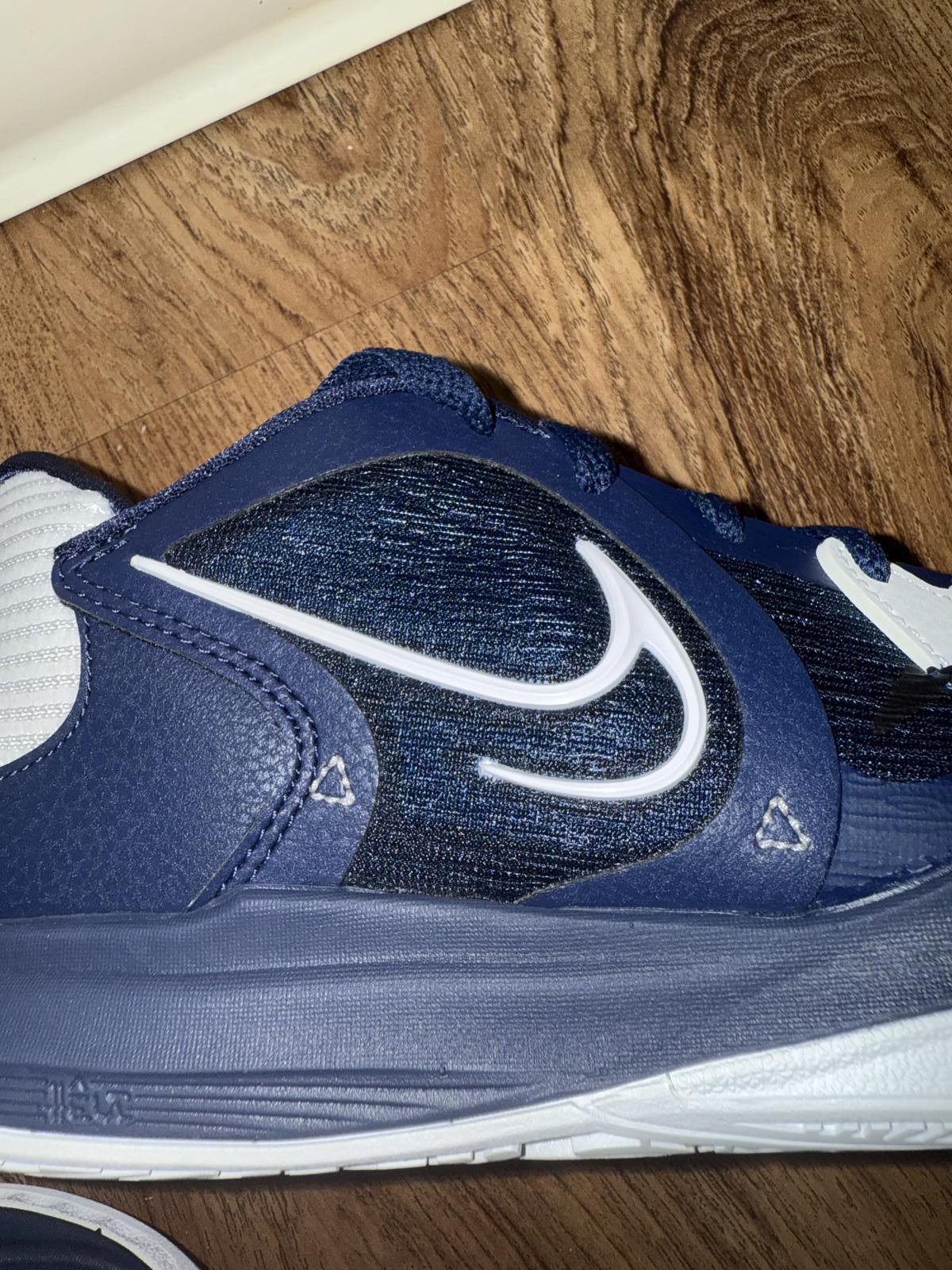 Nike Nike Kyrie 5 Low TB Midnight Navy Size US 5 / EU 37 - 10 Thumbnail
