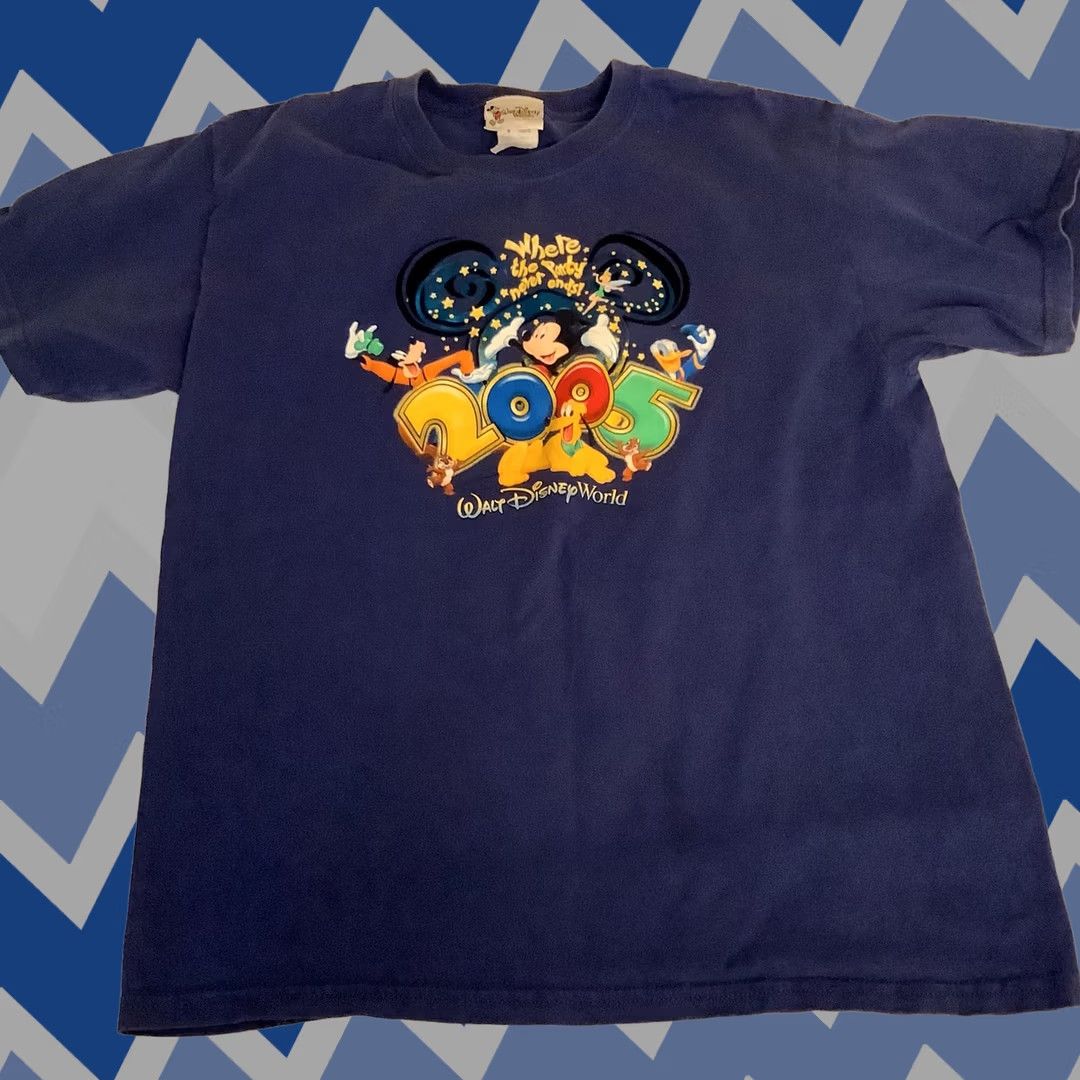 Disney VINTAGE Disney Walt Disney World Mickey Mouse T-Shirt L Crew Neck Short Sleeve Blue 2005 Mens Graphic Tee Donald Duck Theme Size US L / EU 52-54 / 3 - 1 Thumbnail