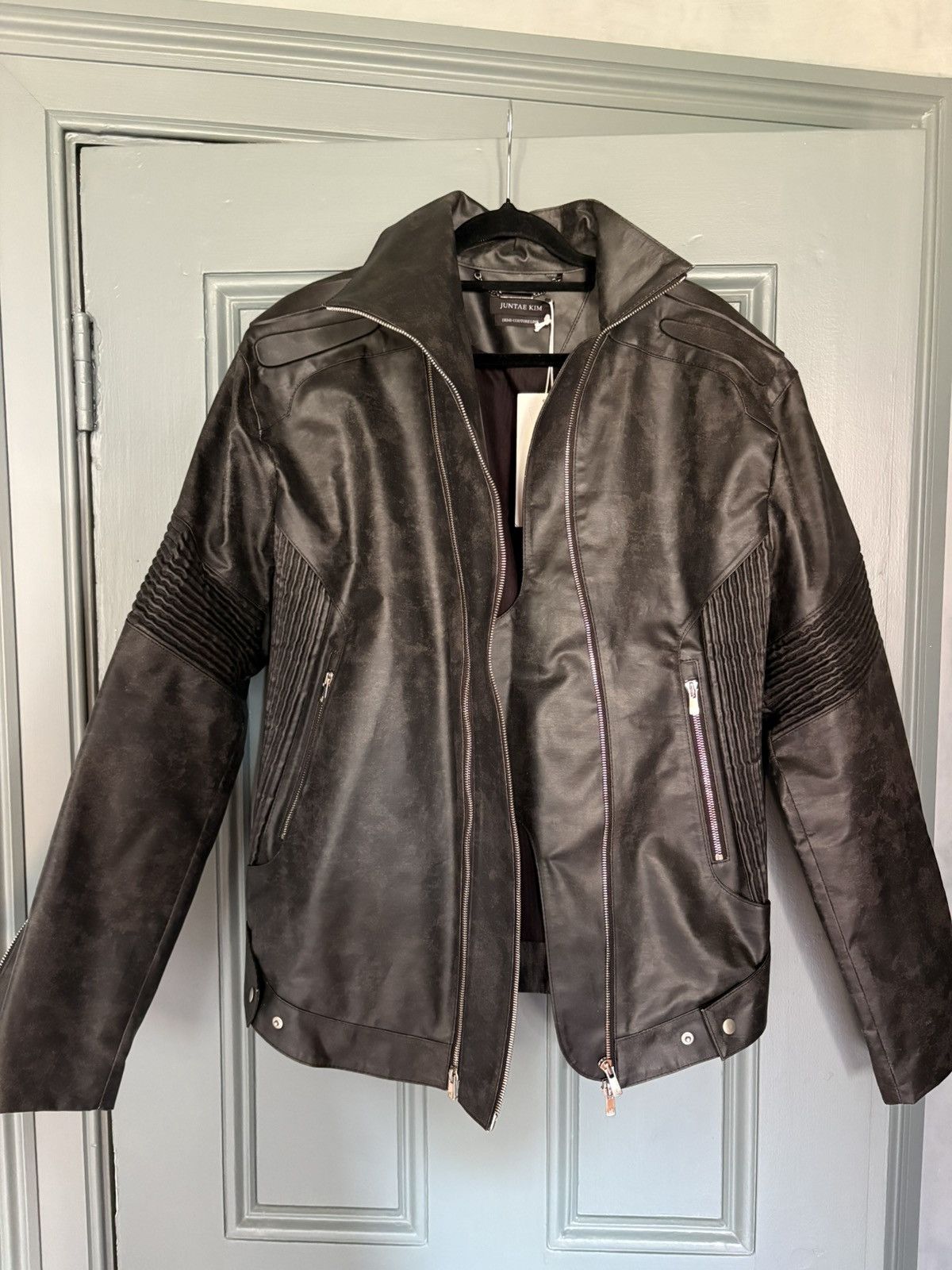 Juntae Kim Juntae Kim SS25 Asymmetrical Embossing Leather Jacket Size US XL / EU 56 / 4 - 4 Thumbnail