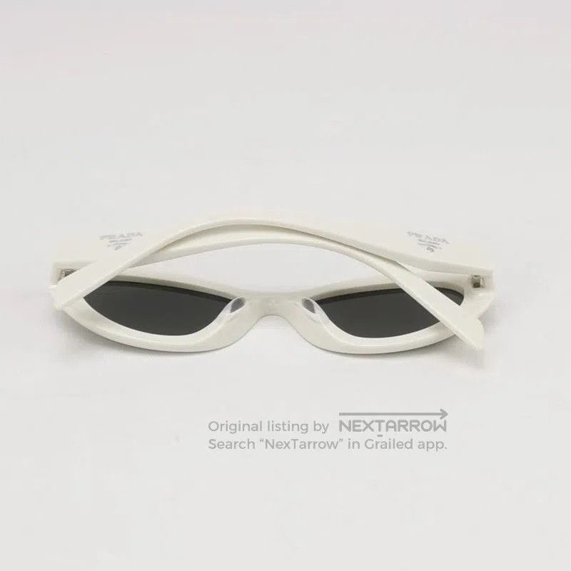 Prada Prada Logo Oval Frame Sunglasses in White. Size ONE SIZE - 3 Thumbnail