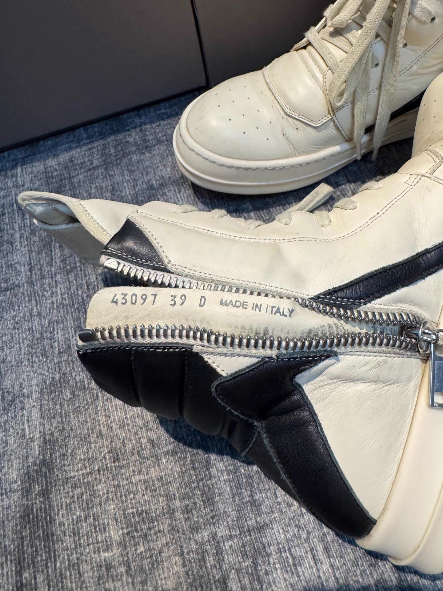 Rick Owens Rick Owens Mainline Triangle Sneakers Size US 9 / IT 39 - 8 Thumbnail