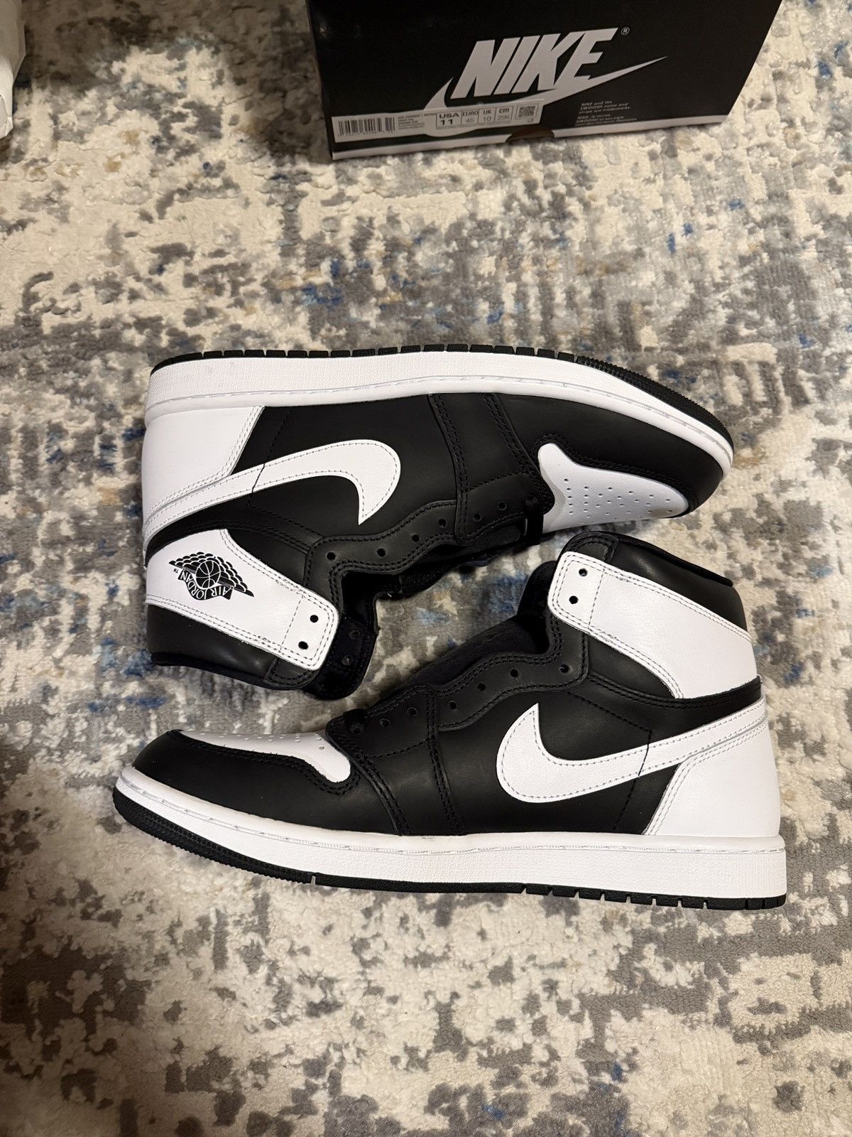 Nike Air Jordan 1 Retro High OG Size US 11 / EU 44 - 3 Thumbnail