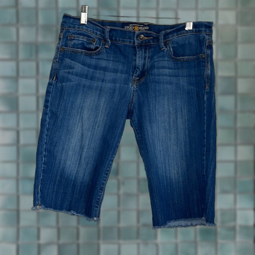 Lucky Brand Lucky Brand Women’s Bermuda Jean Shorts 8 Women Color Blue XS-XL? Wait. Size 30" / US 8 / IT 44 - 1 Thumbnail