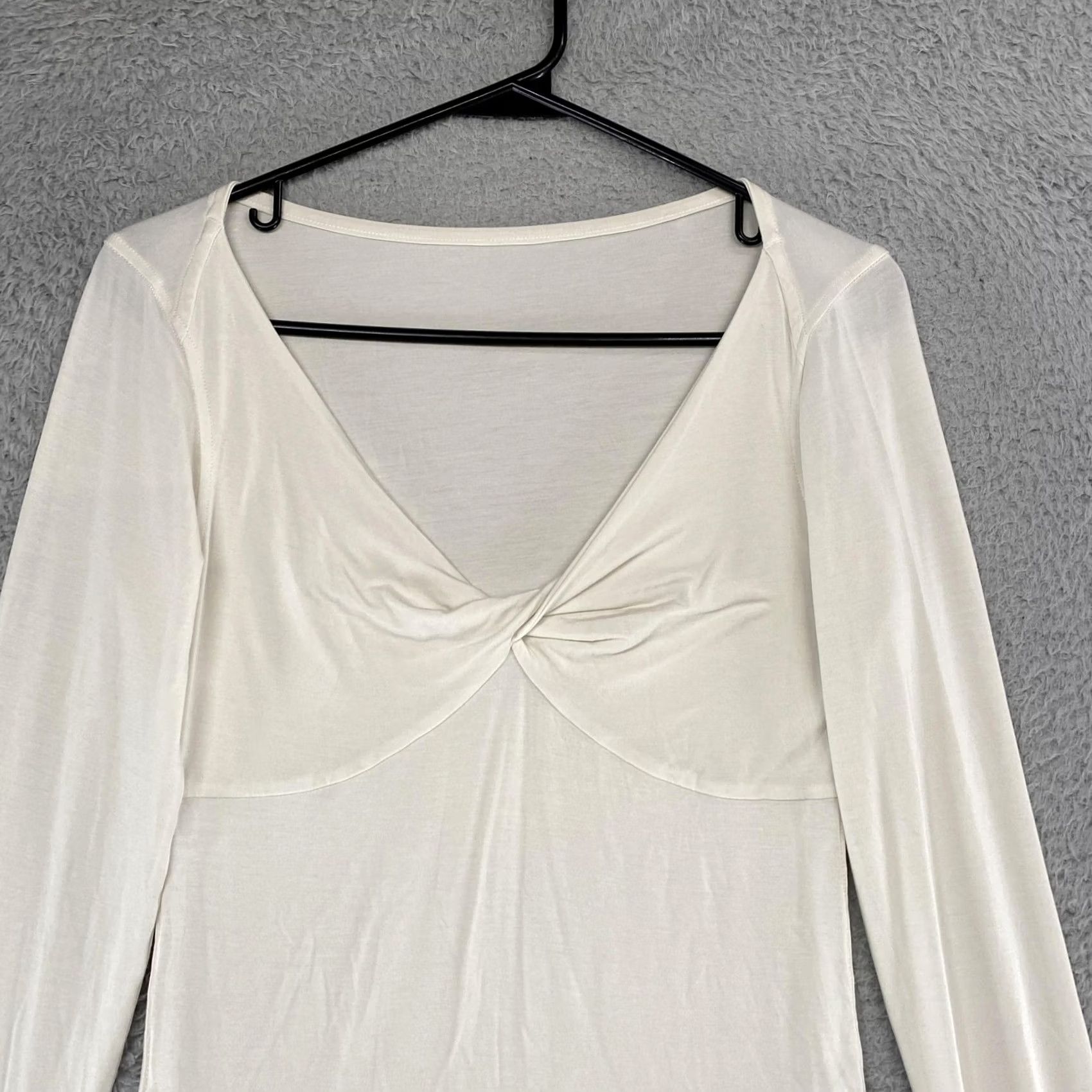 Lululemon Lululemon Shirt Womens S 6/8 Modal Silk V-Neck Long Sleeve Yoga Balletcore White Shirt T-Shirt Pullover Slim Regular Casual Size S / US 4 / IT 40 - 3 Thumbnail