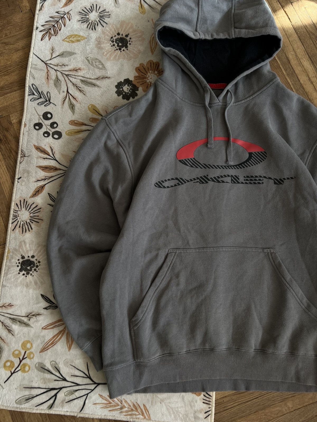 Oakley Vintage Oakley Front Logo Hoodie Size US L / EU 52-54 / 3 - 4 Thumbnail