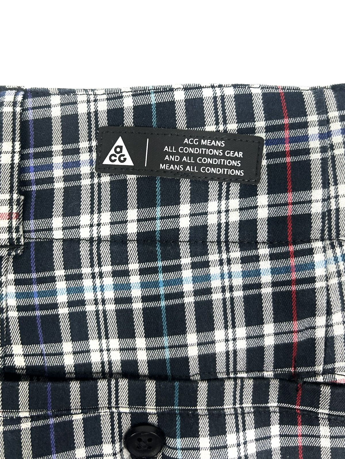 Nike ACG Vintage Nike ACG Plaid Cargo Shorts Size M Outdoor Y2k Size US 32 / EU 48 - 11 Thumbnail