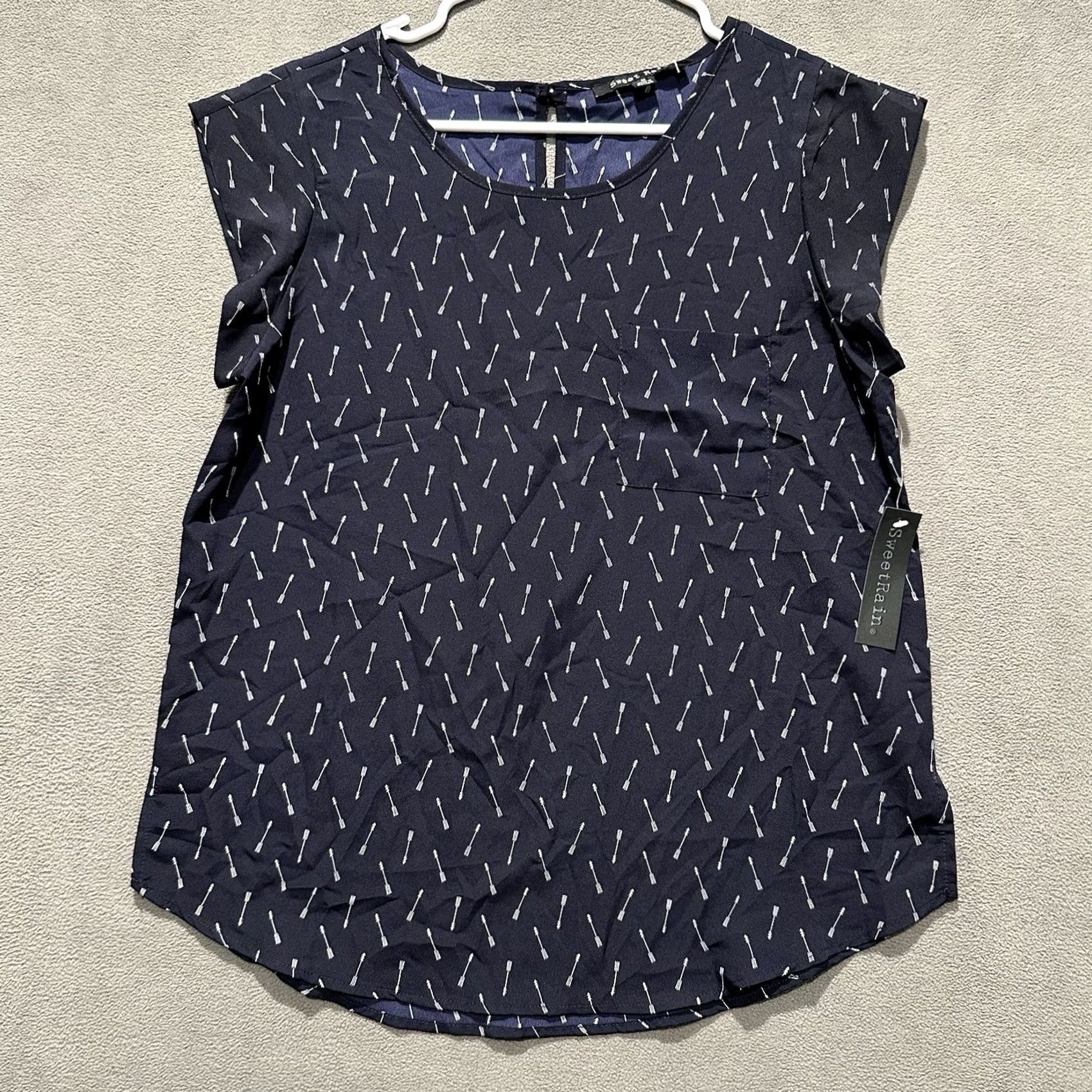 Arrow NWT Sweet Rain Blouse Top Womens M Navy Blue Arrow Print Cap Sleeve Keyhole Back Shirt Adult Medium Blue Geometric Pattern 90s Theme Womens Size L / US 10 / IT 46 - 2 Thumbnail