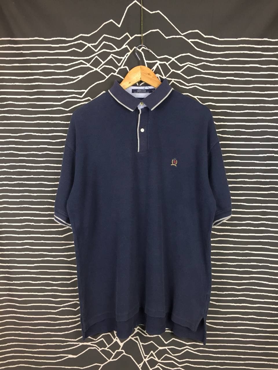 Tommy Hilfiger × Vintage Tommy Hilfiger Crest Logo Casual Polo Tee Size US L / EU 52-54 / 3 - 1 Thumbnail