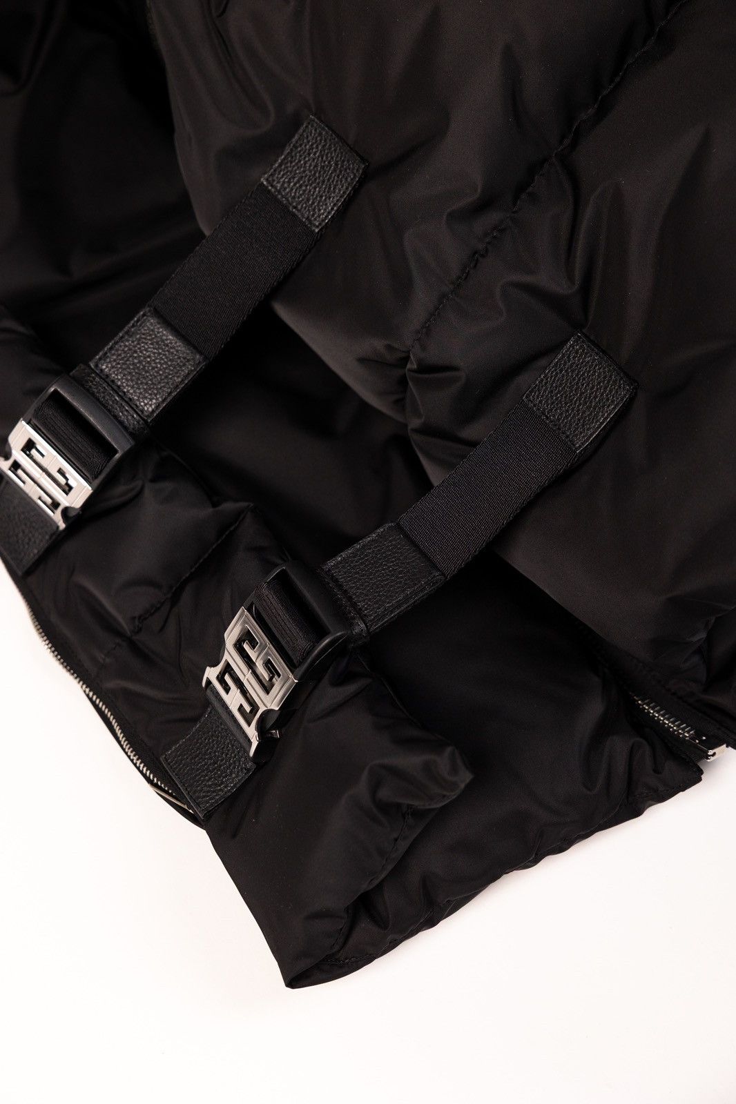 Givenchy Givenchy Buckle Puffer Vest Size US L / EU 52-54 / 3 - 5 Thumbnail