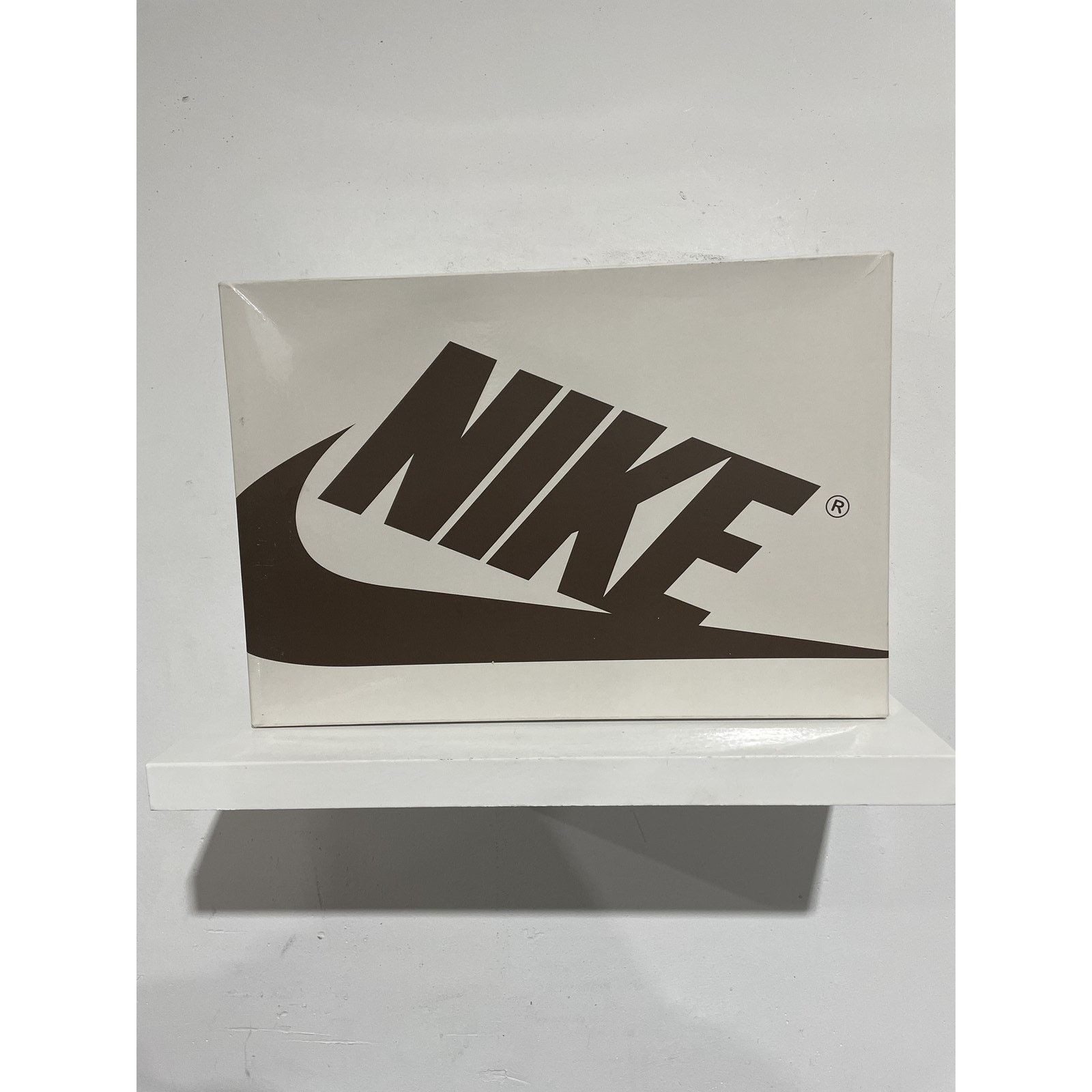 Nike JORDAN 1 RETRO LOW OG TRAVIS SCOTT CANARY(11.5 W) PREOWNED Size US 11.5 / IT 41.5 - 8 Thumbnail