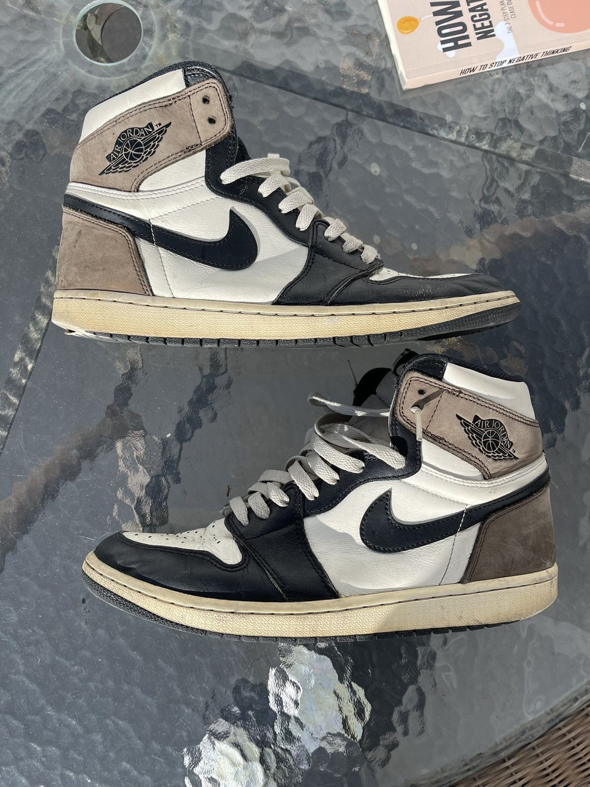 Nike Air Jordan 1 High Mocha Size US 11 / EU 44 - 1 Thumbnail