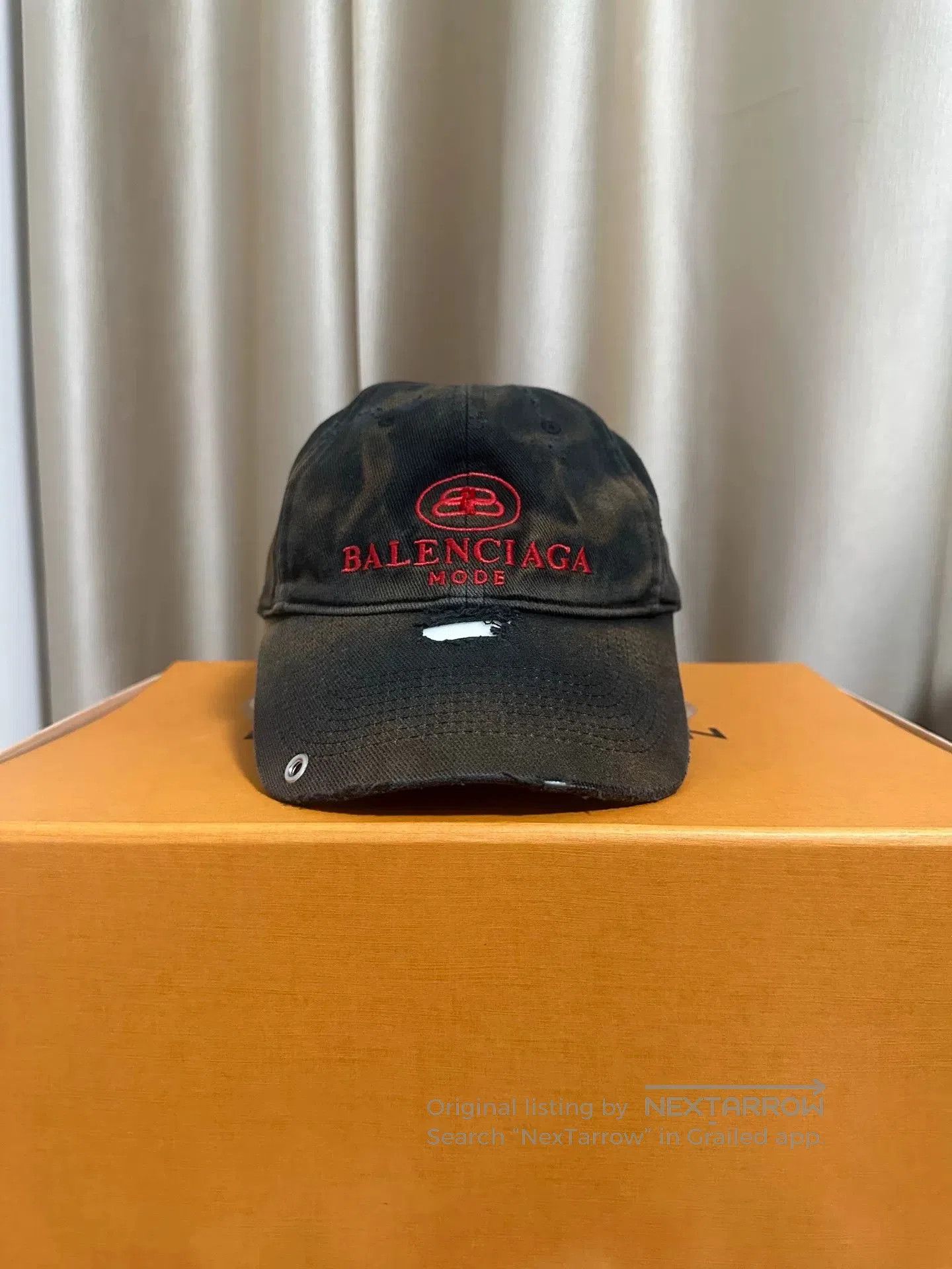 Balenciaga black red distressed duckbill cap. Size ONE SIZE - 1 Thumbnail