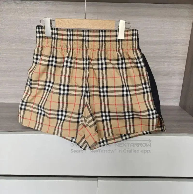 Burberry Burberry Khaki Cotton Women's Shorts. Size 28" / US 6 / IT 42 - 1 Thumbnail
