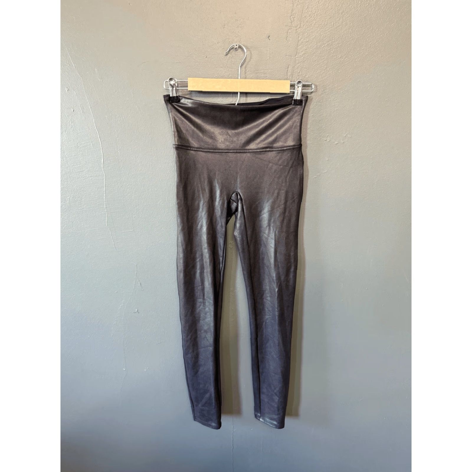 Spanx Spanx Womens Black Cropped Pull-On Leggings Size M Medium Color Black Womens Leggings Cropped 26in Inseam Size 32" / US 10 / IT 46 - 2 Thumbnail