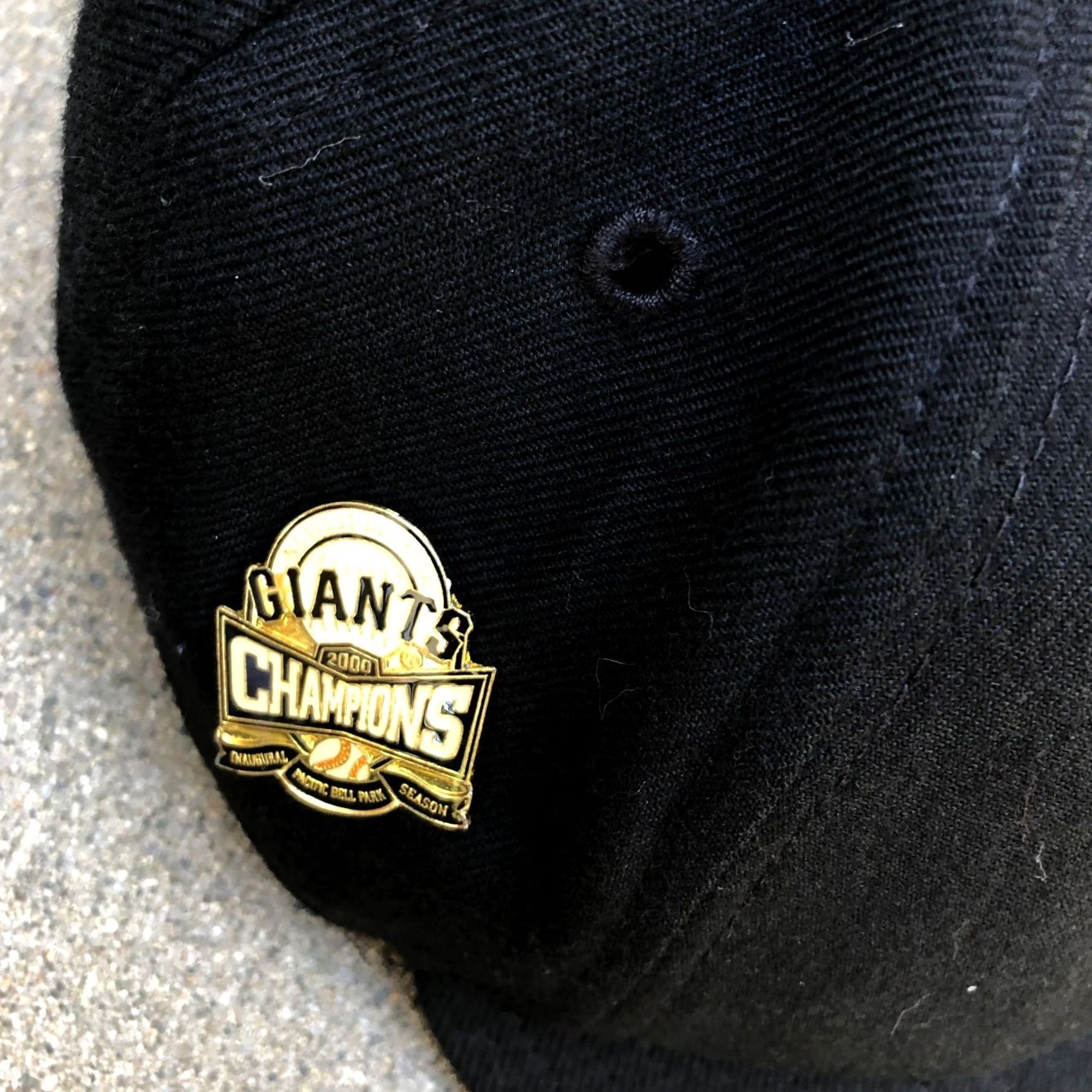 New Era VTG Y2K NEW ERA San Francisco Giants Fitted Hat 7 1/4 2000 World Champions Pin Black Red Mens Baseball Cap Size ONE SIZE - 5 Thumbnail