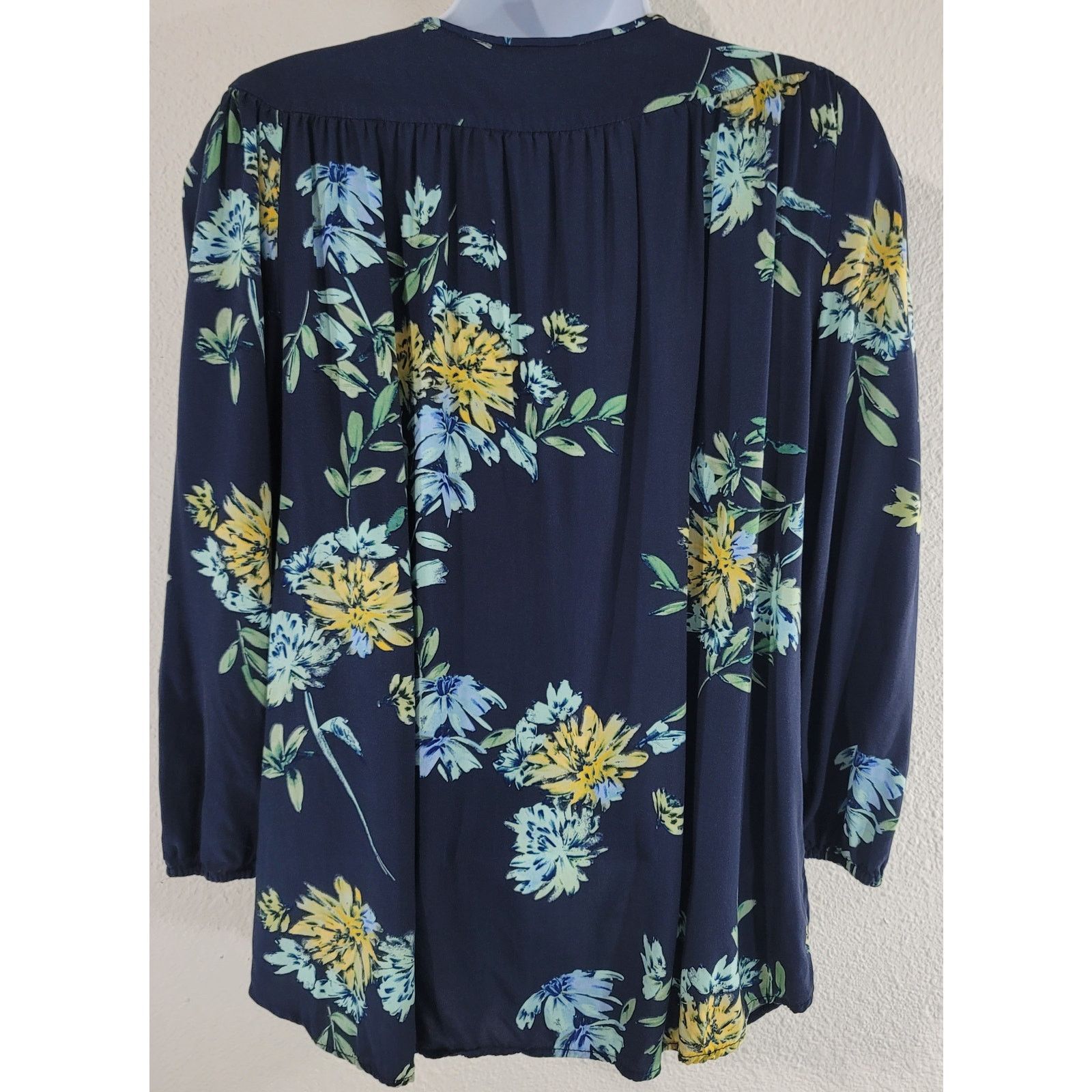 Other St. John's Bay Blue Yellow Floral Print Top Medium Pleated Size M / US 6-8 / IT 42-44 - 3 Thumbnail