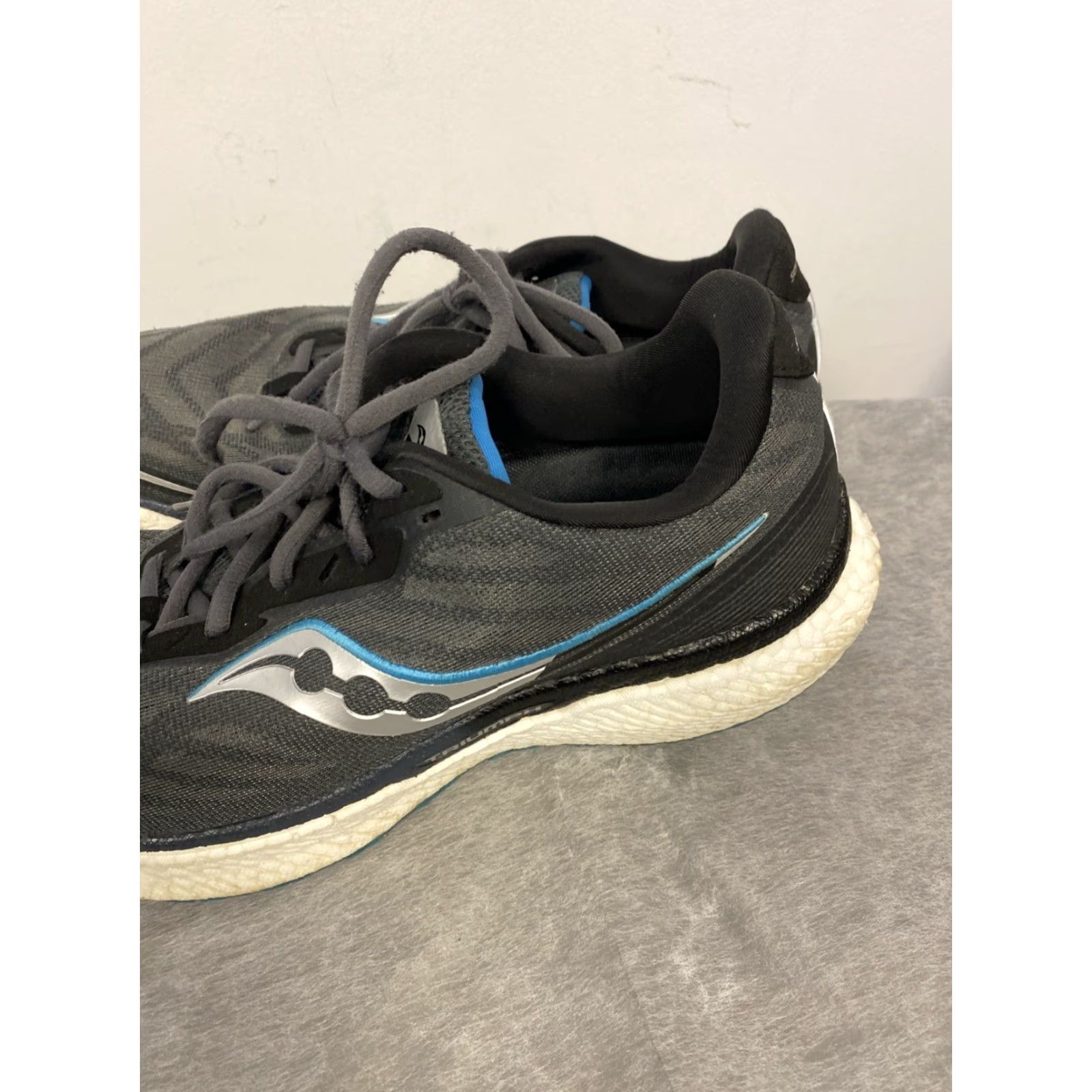 Saucony Saucony Men's Triumph 20 Sneaker Shoes Running Shoes Size 11.5 M US Dark Gray Black Athletic Shoes Mens Size US 11 / EU 44 - 5 Thumbnail