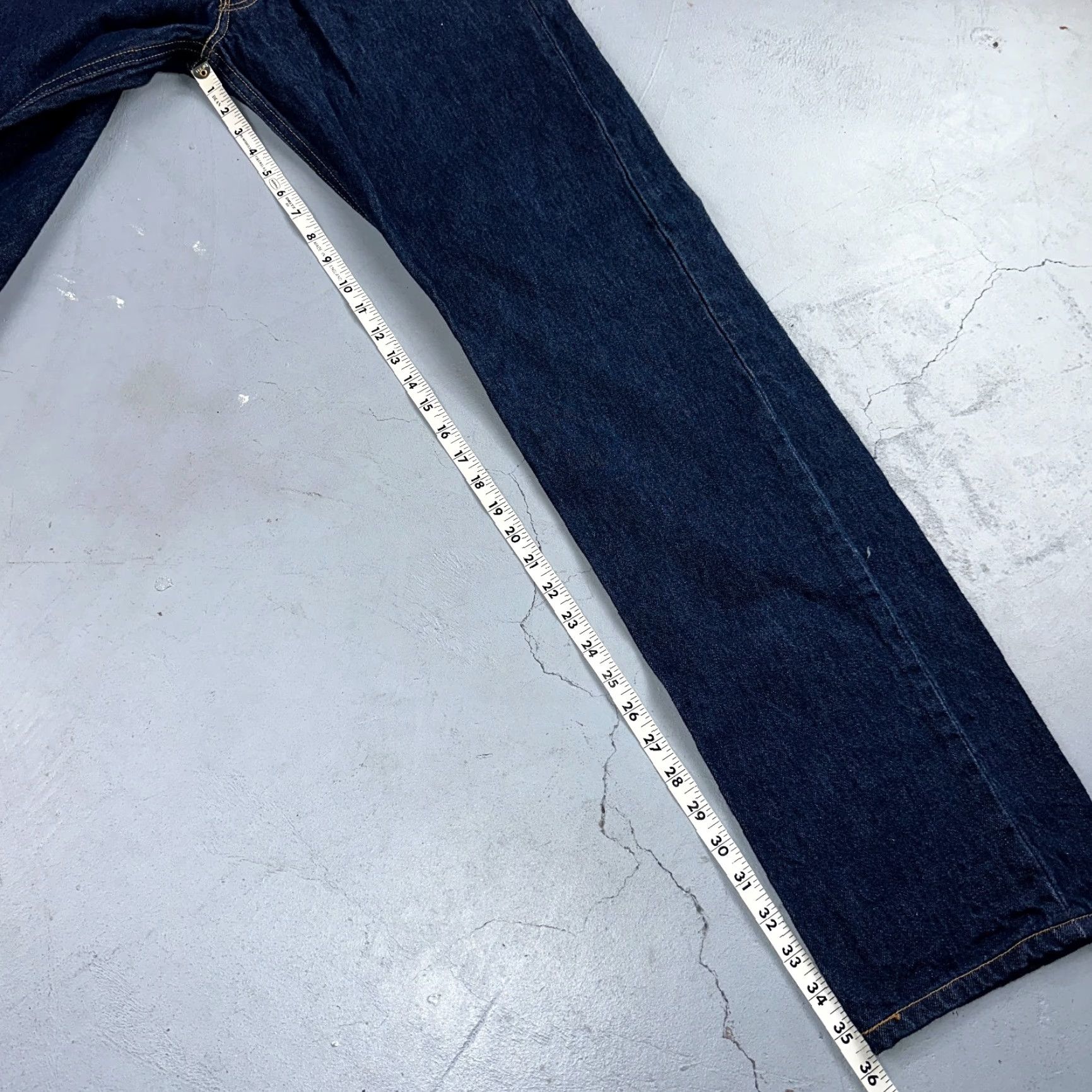 Levi's VINTAGE Levi's 501 Jeans Men Adult Medium Dark Blue 90s Straight Leg Denim Casual Size US 36 / EU 52 - 5 Thumbnail
