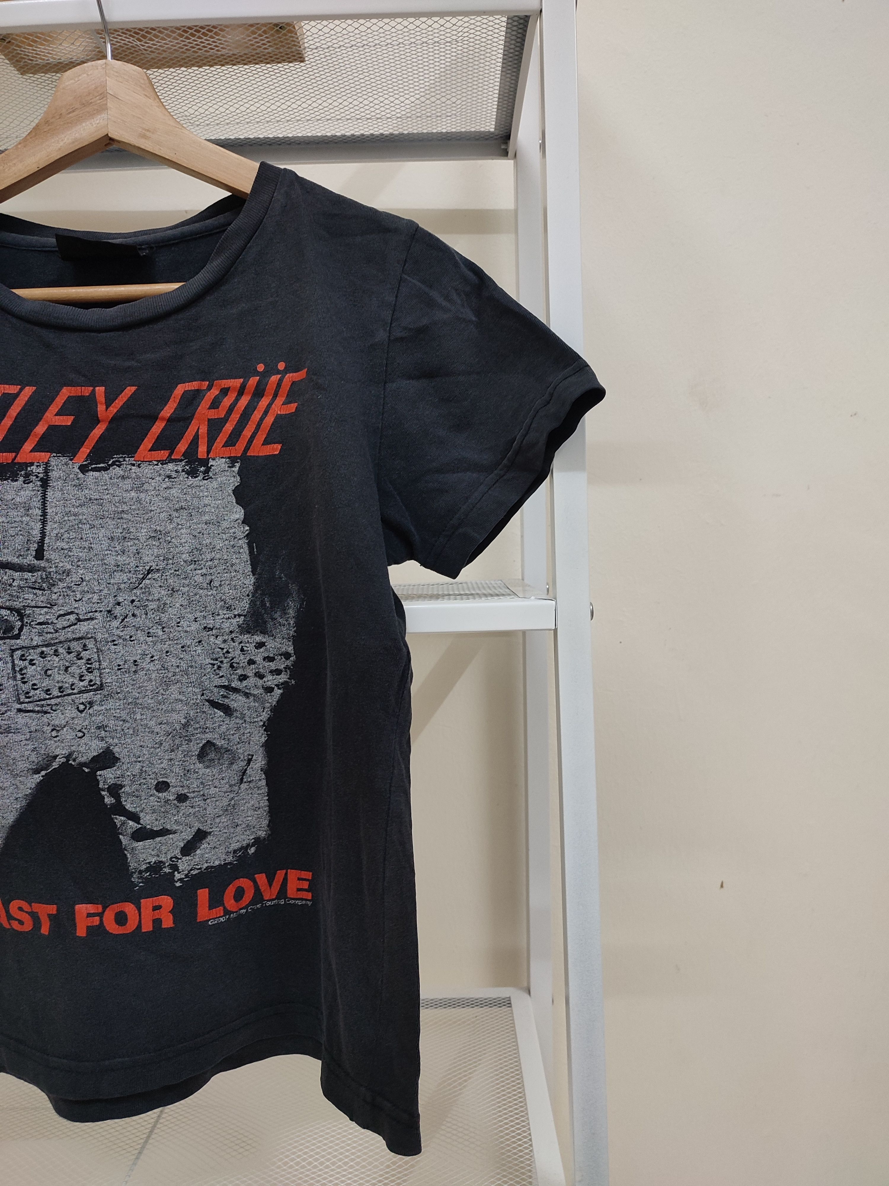 Band Tees 💥Trashed Vintage Y2K Motley Crue 2007 Crop Top Shirt Size US S / EU 44-46 / 1 - 5 Thumbnail