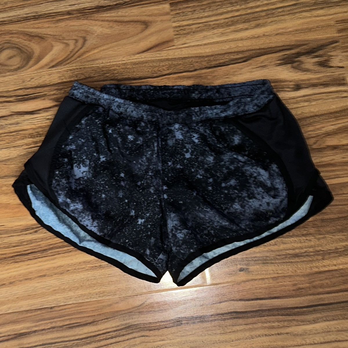 Old Navy Old Navy Shorts Size 27" / US 4 / IT 40 - 1 Thumbnail