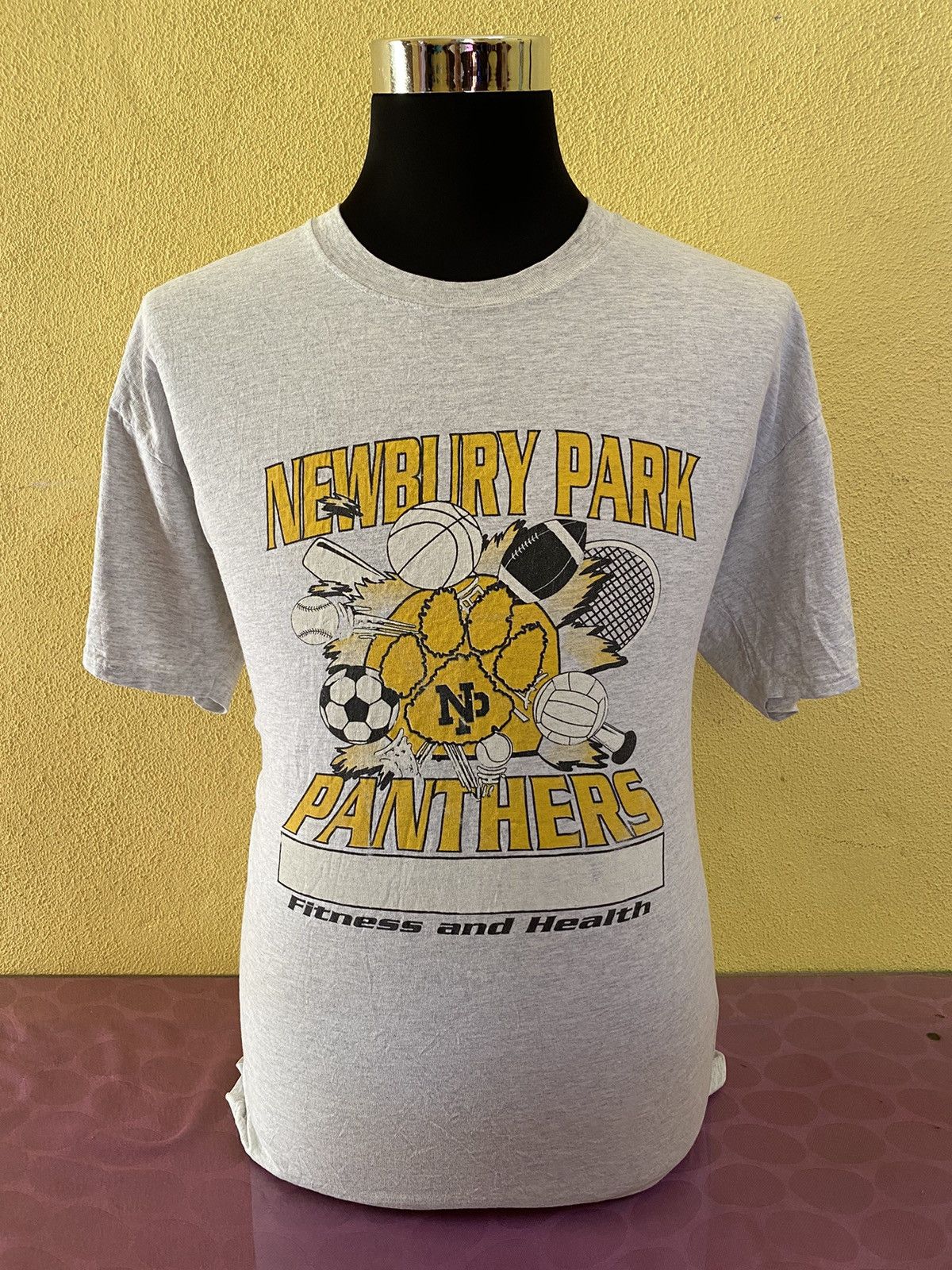 Vintage Newbury Park Vintage Tshirt Size US L / EU 52-54 / 3 - 1 Thumbnail
