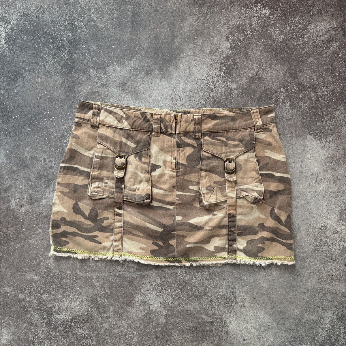 Hysteric Glamour Avant Garde Vintage Y2K Grunge Camo Cargo Mini Skirt Size 27" / US 4 / IT 40 - 1 Thumbnail