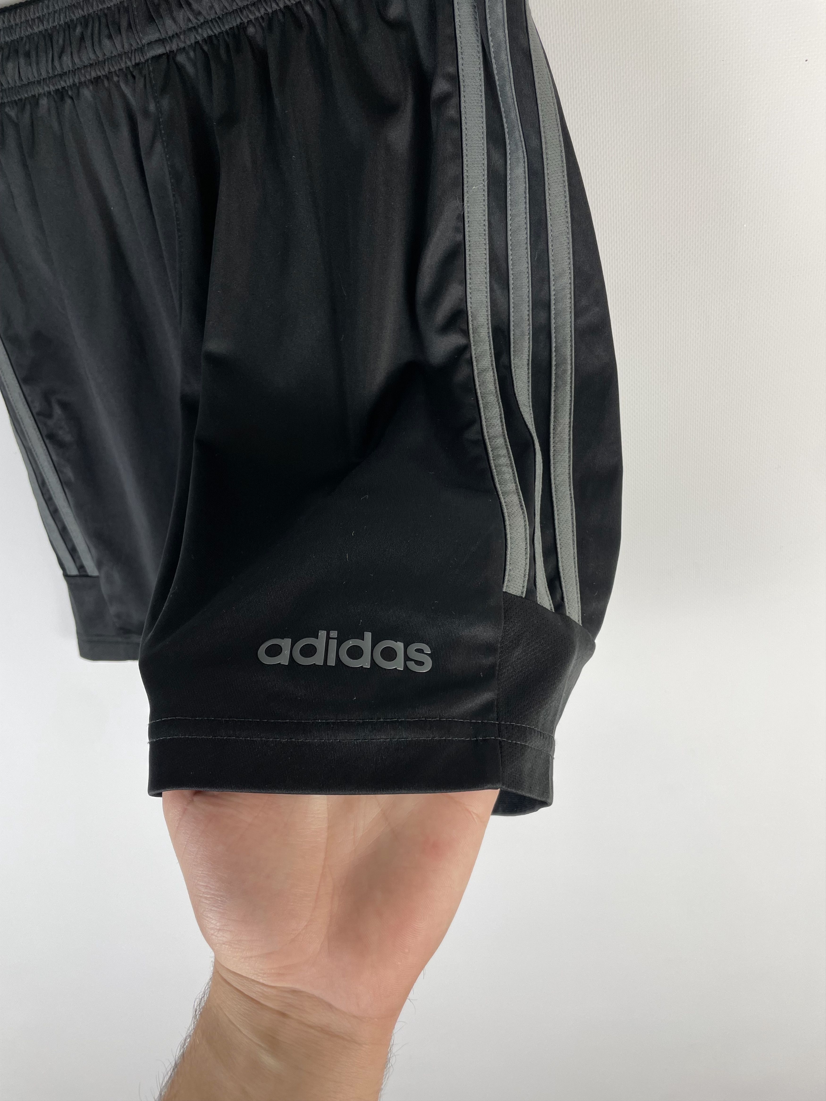 Adidas Vintage Adidas Shorts Y2k Size US 32 / EU 48 - 3 Thumbnail