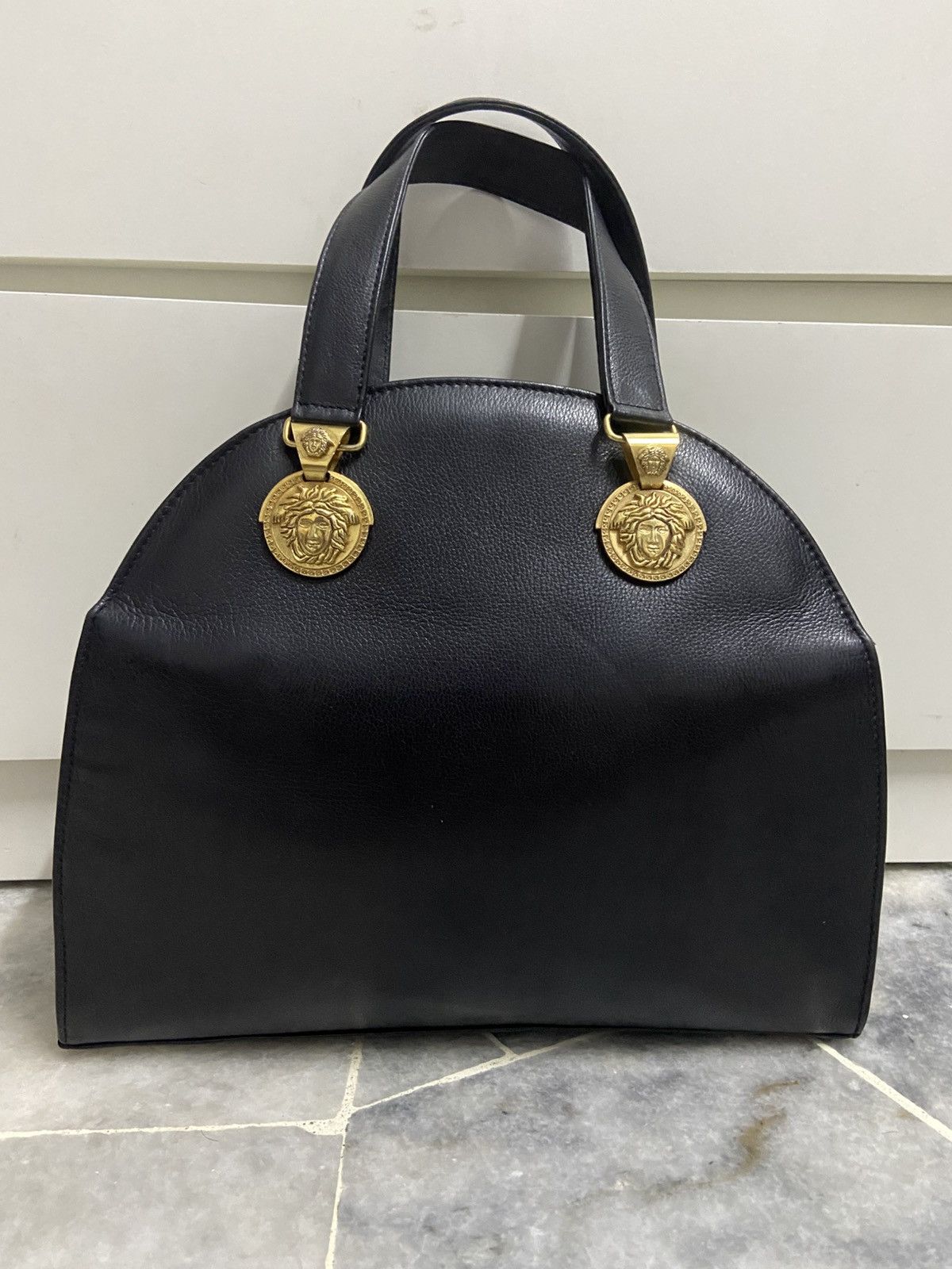 Versace GIANNI VERSACE Black Leather Handbag With gold La Medusa Bag Size ONE SIZE - 3 Thumbnail