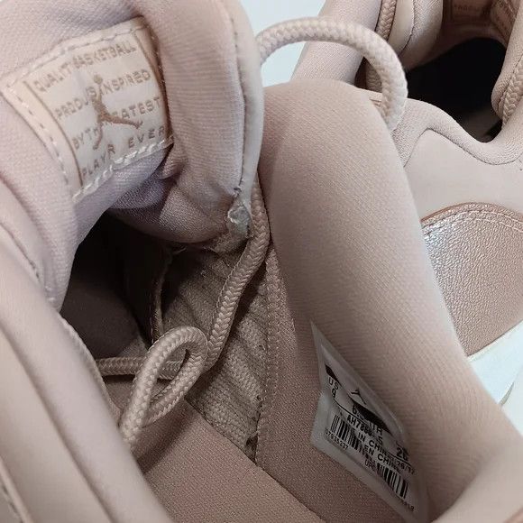 Jordan Brand Jordan Women's 11 Retro Low 'Rose Gold' - US9 Size US 9 / IT 39 - 13 Thumbnail
