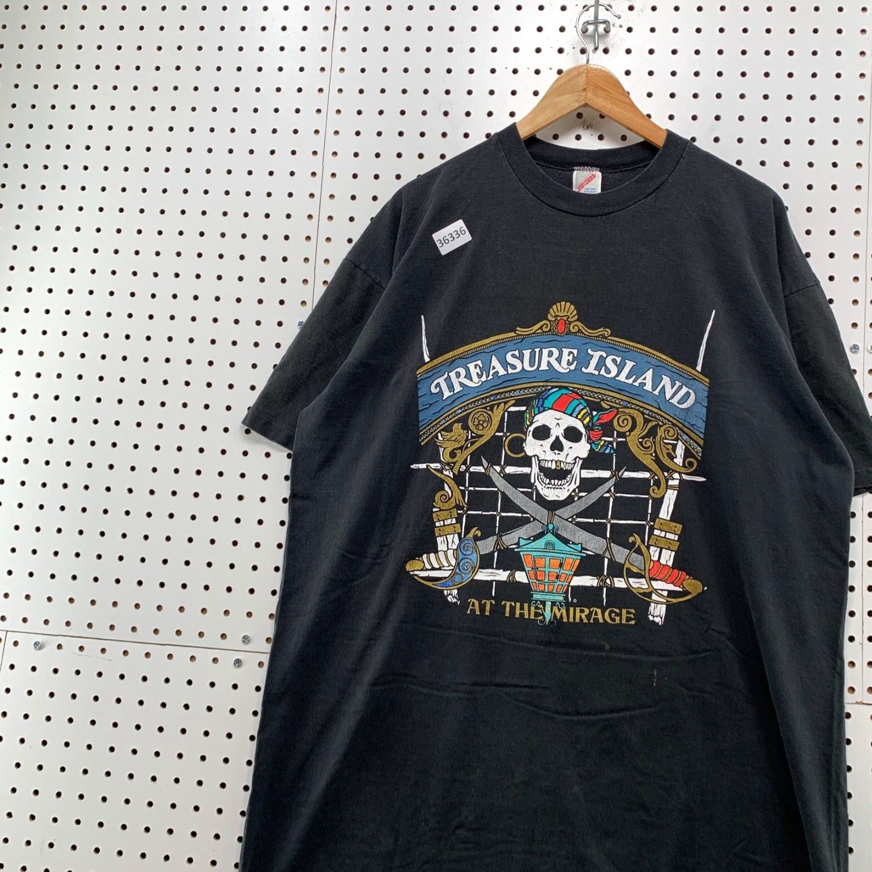 Jerzees VINTAGE JERZEES 90s Treasure Island Graphic Print Shirt Adult One Size Black Single Stitch Skull USA Mens Size US M / EU 48-50 / 2 - 2 Thumbnail