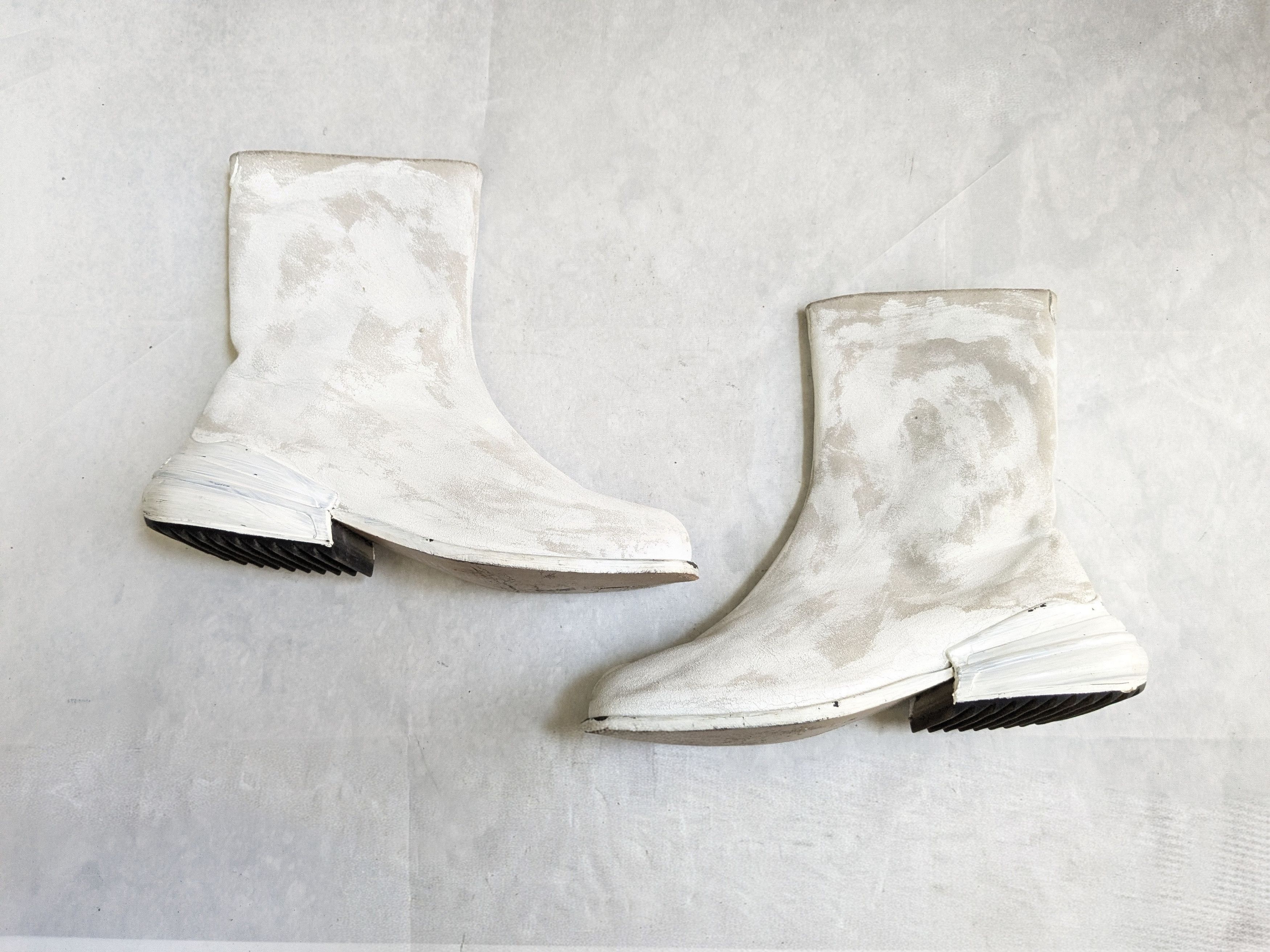 Maison Margiela Maison Margiela Tabi Boots White 11 44 Paint Leather Size US 11 / EU 44 - 2 Thumbnail