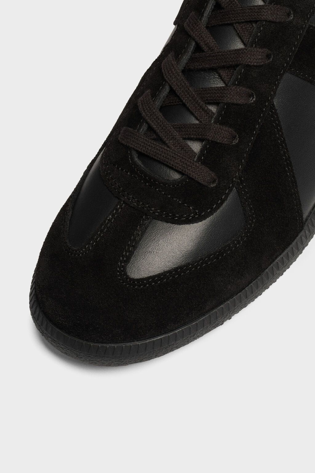 Maison Margiela o1w1db11225 Replica Low-Top Sneakers in Black Size US 10 / EU 43 - 2 Thumbnail