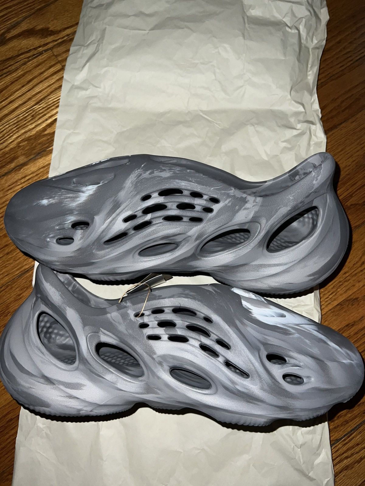 adidas Men’s Yeezy Foam RNR MX Granite Size 12 IE4931 Footwear