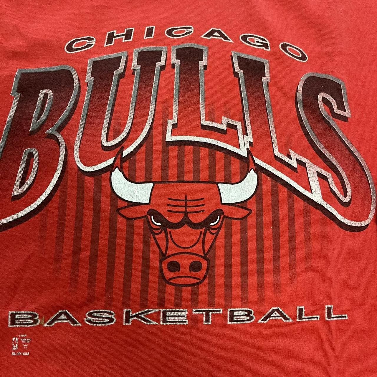 Vintage VTG 90s Red Chicago Bulls Distressed Graphic T shirt Size US XL / EU 56 / 4 - 6 Thumbnail