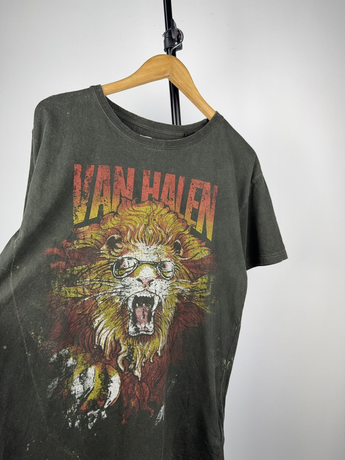 Vintage Vintage retro faded Style 2021 Van Halen Tee shirt Size US L / EU 52-54 / 3 - 3 Thumbnail