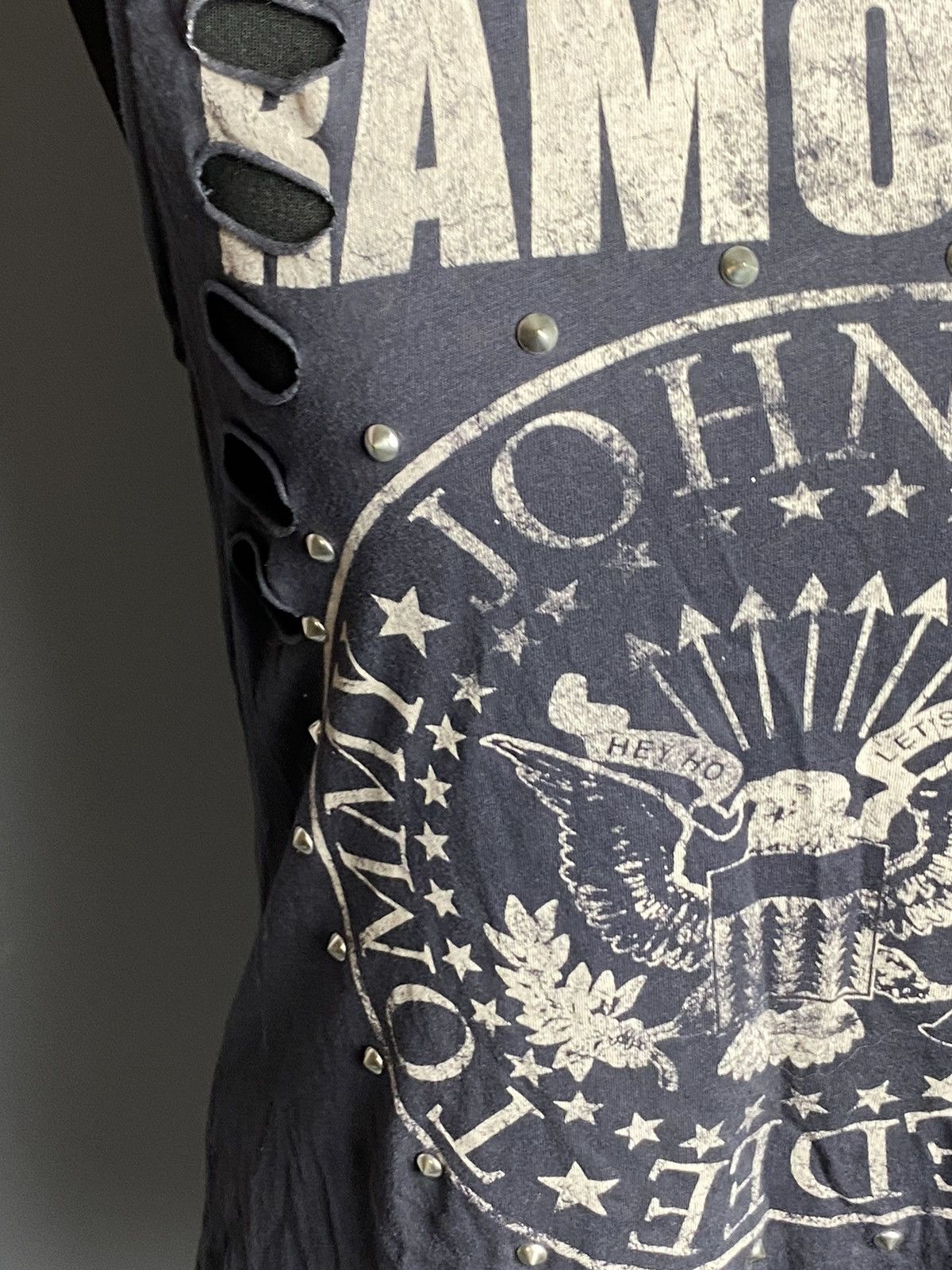 Band Tees The Ramones Blitzkrieg Bop Tank Top Distressed Skipes Size US L / EU 52-54 / 3 - 4 Thumbnail