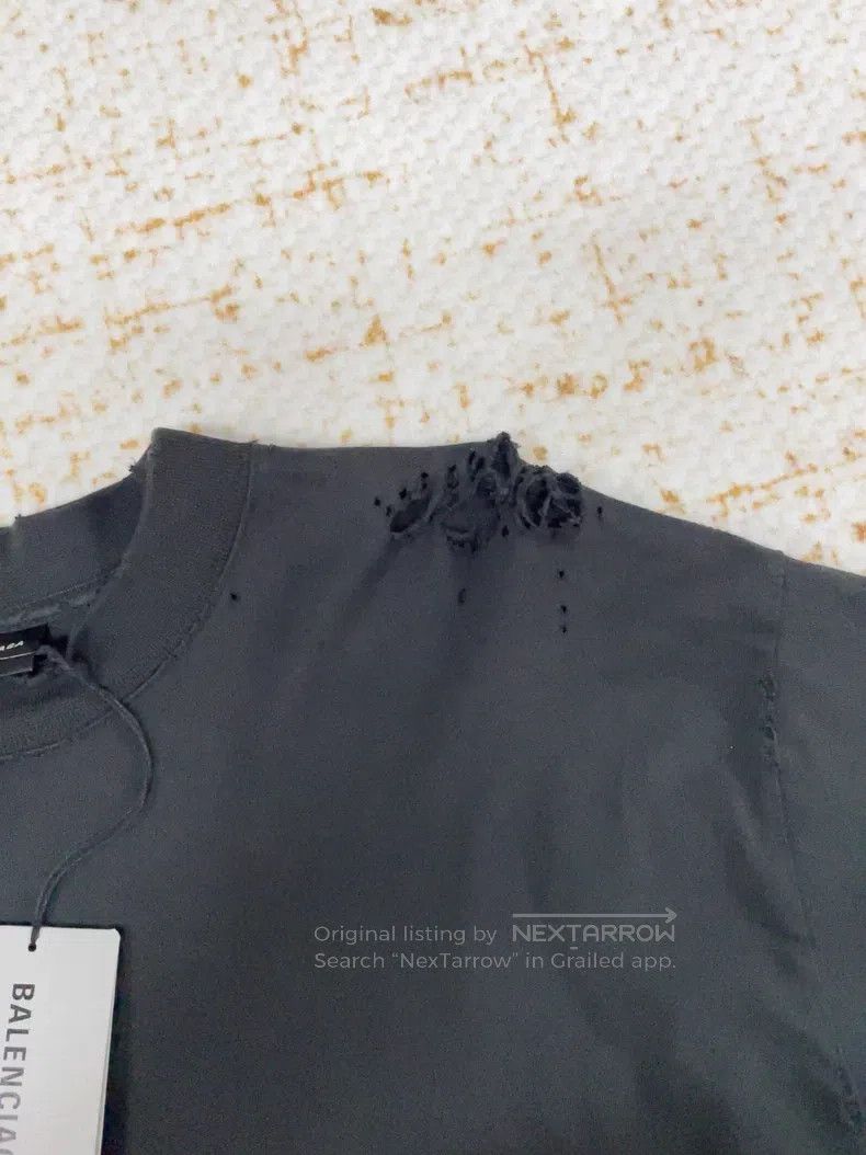 Balenciaga Balenciaga Distressed Hole Short-Sleeve T-Shirt Size US S / EU 44-46 / 1 - 7 Thumbnail