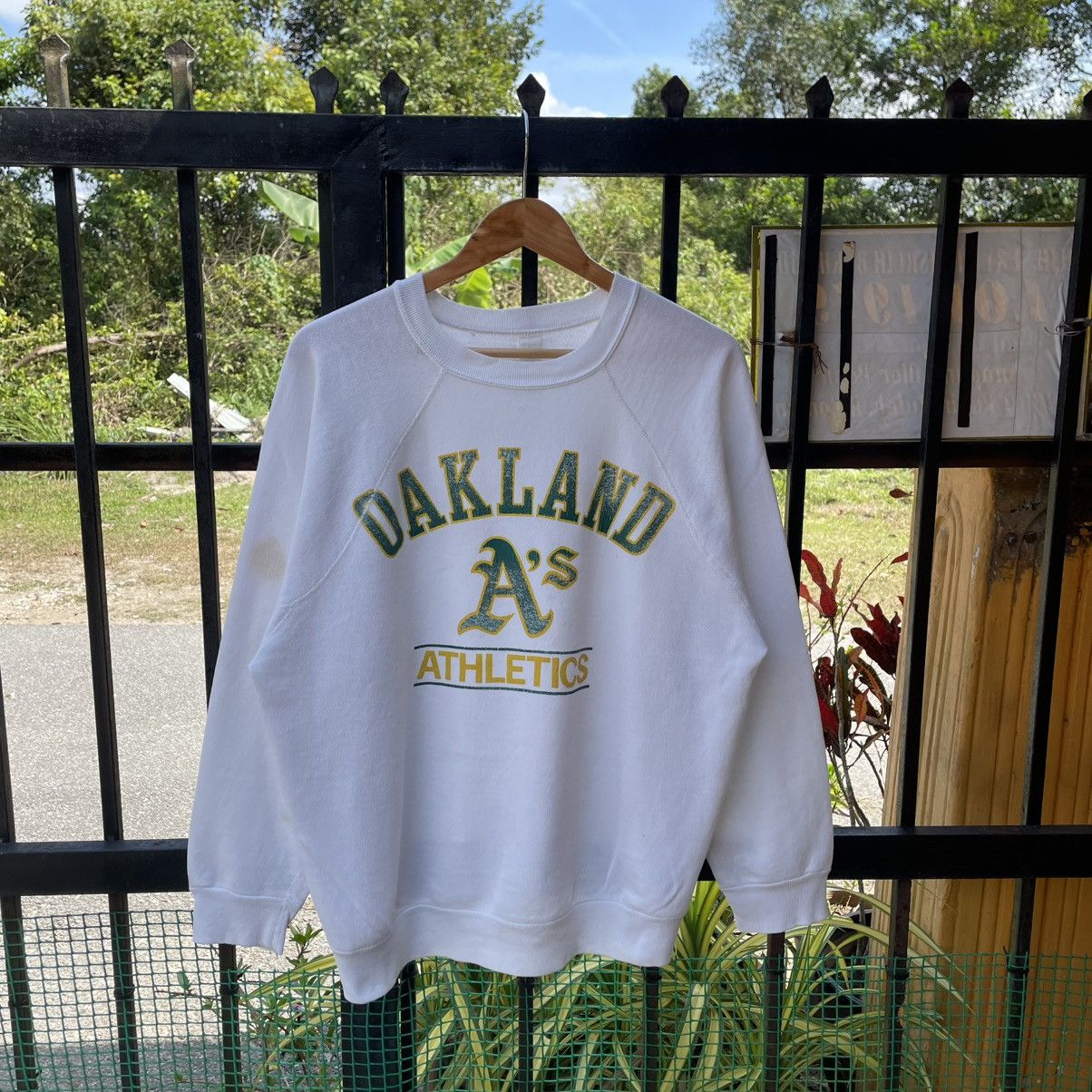 MLB 🔥Vintage 80s Oakland Athletics MLB Distress Boxy Sweatshirts Size US L / EU 52-54 / 3 - 1 Thumbnail