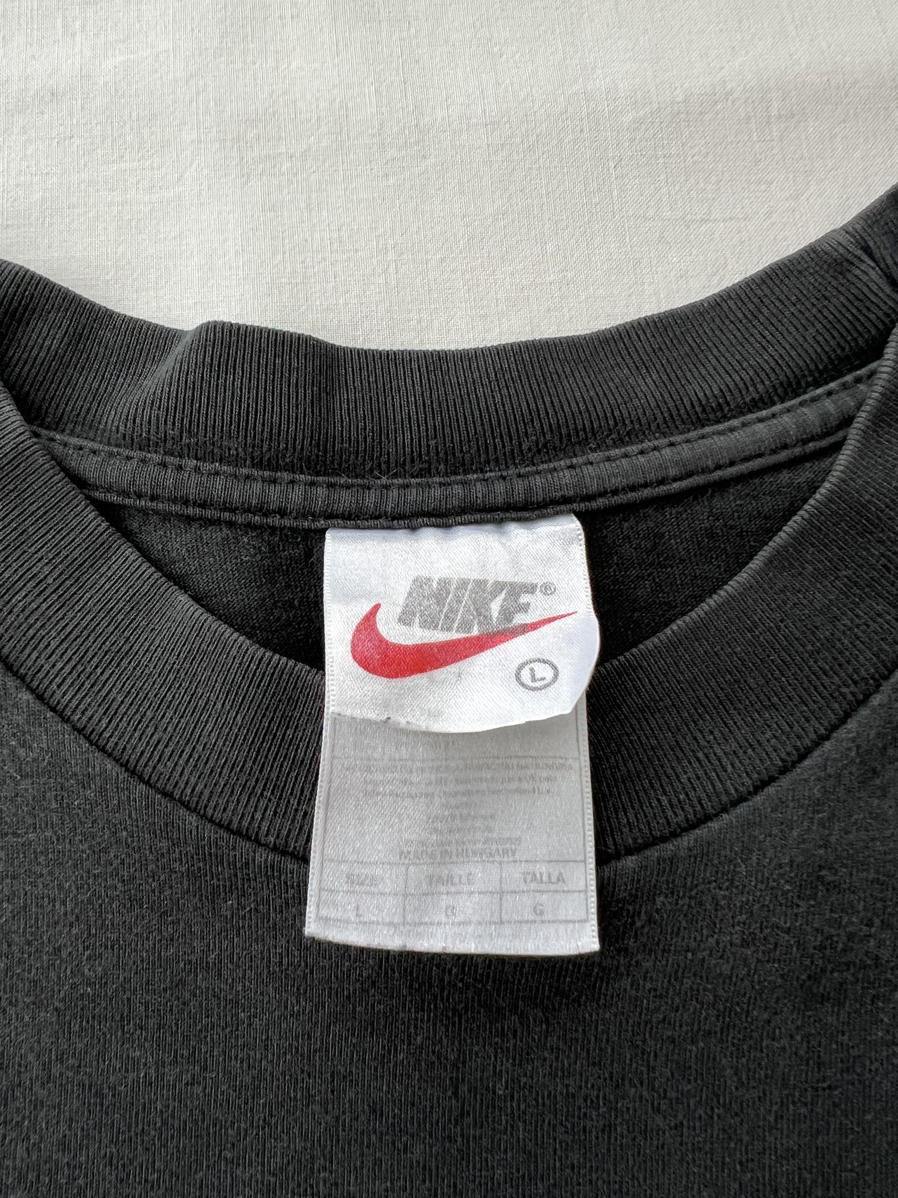 Nike Vintage 90s Nike Faded Black T-shirt Size US L / EU 52-54 / 3 - 10 Thumbnail