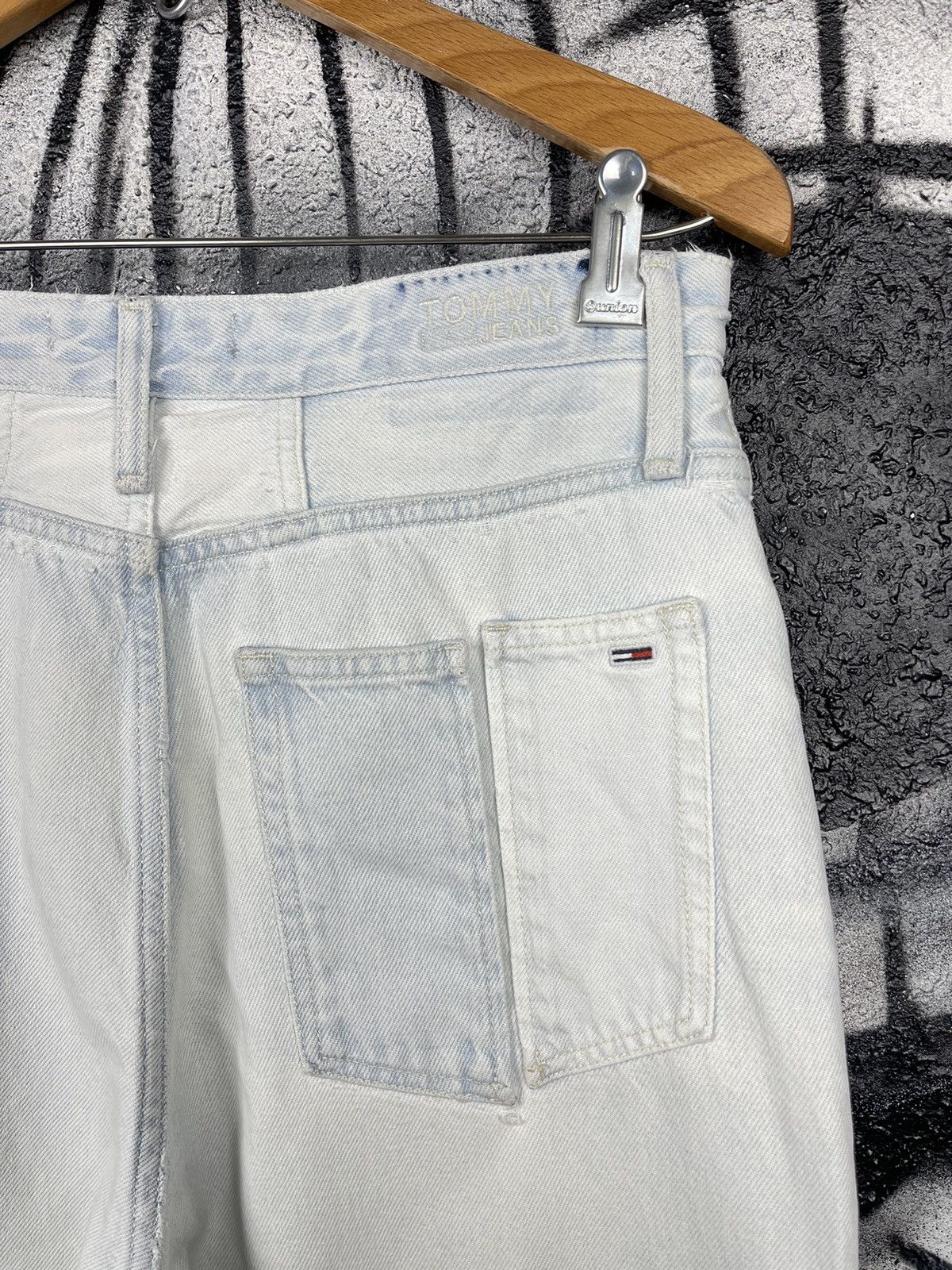 Tommy Jeans Tommy Jeans Mom Fit Light Blue Denim Jeans WMNS Size 29 Size 29" - 3 Thumbnail