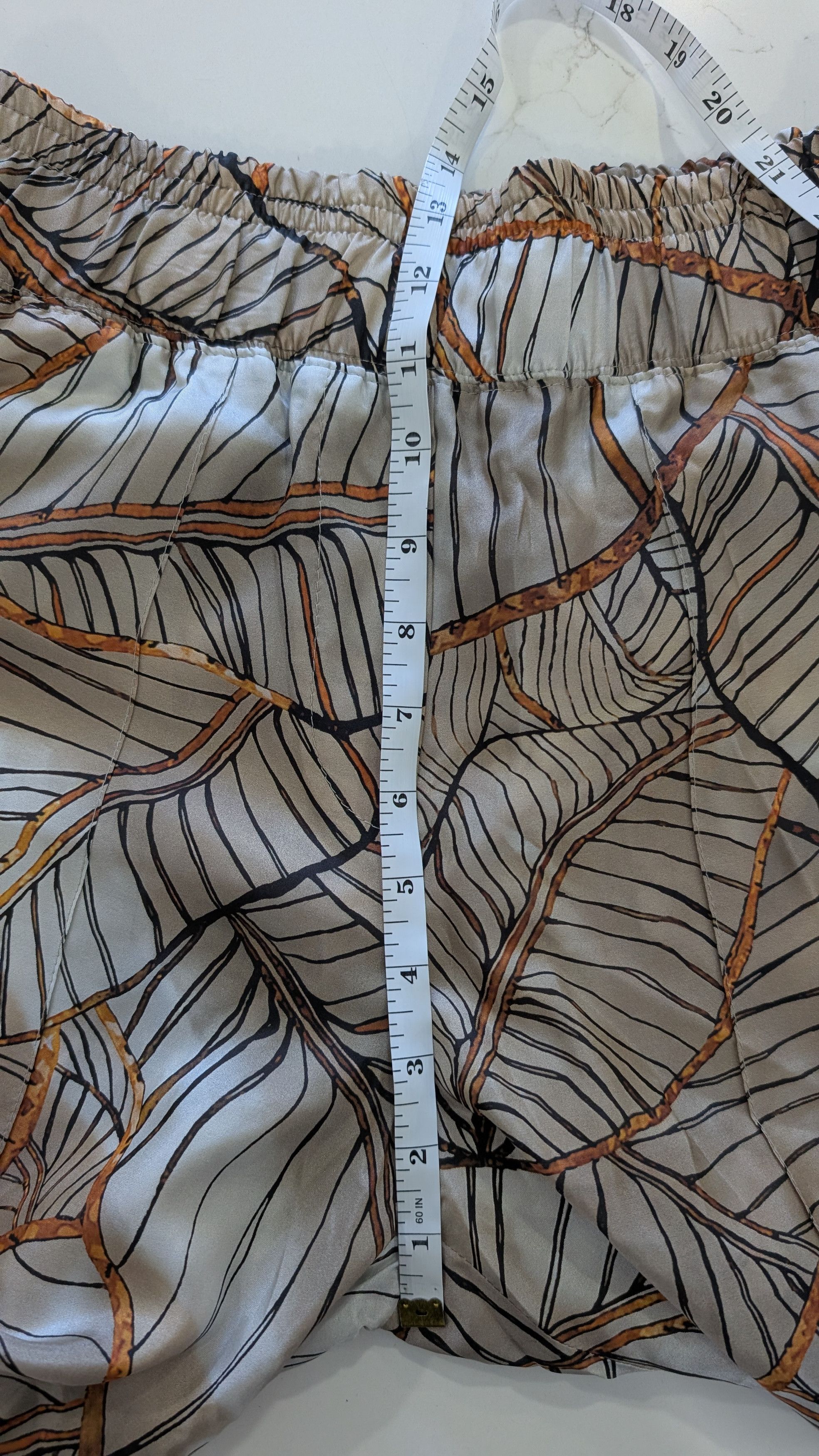 Brunello Cucinelli Brunello Cucinelli Silk Wide Leg Leaf Print Beige Size 2 Size 26" / US 2 / IT 38 - 10 Thumbnail