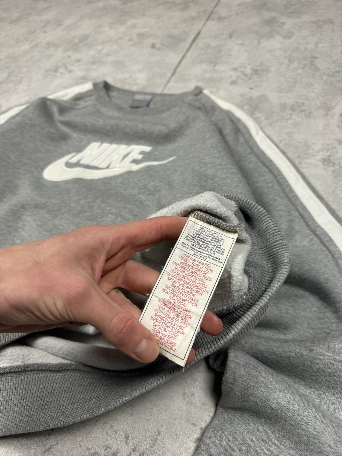 Nike Vintage Nike Y2K Sweatshirt Big Logo Size M Size US M / EU 48-50 / 2 - 11 Thumbnail