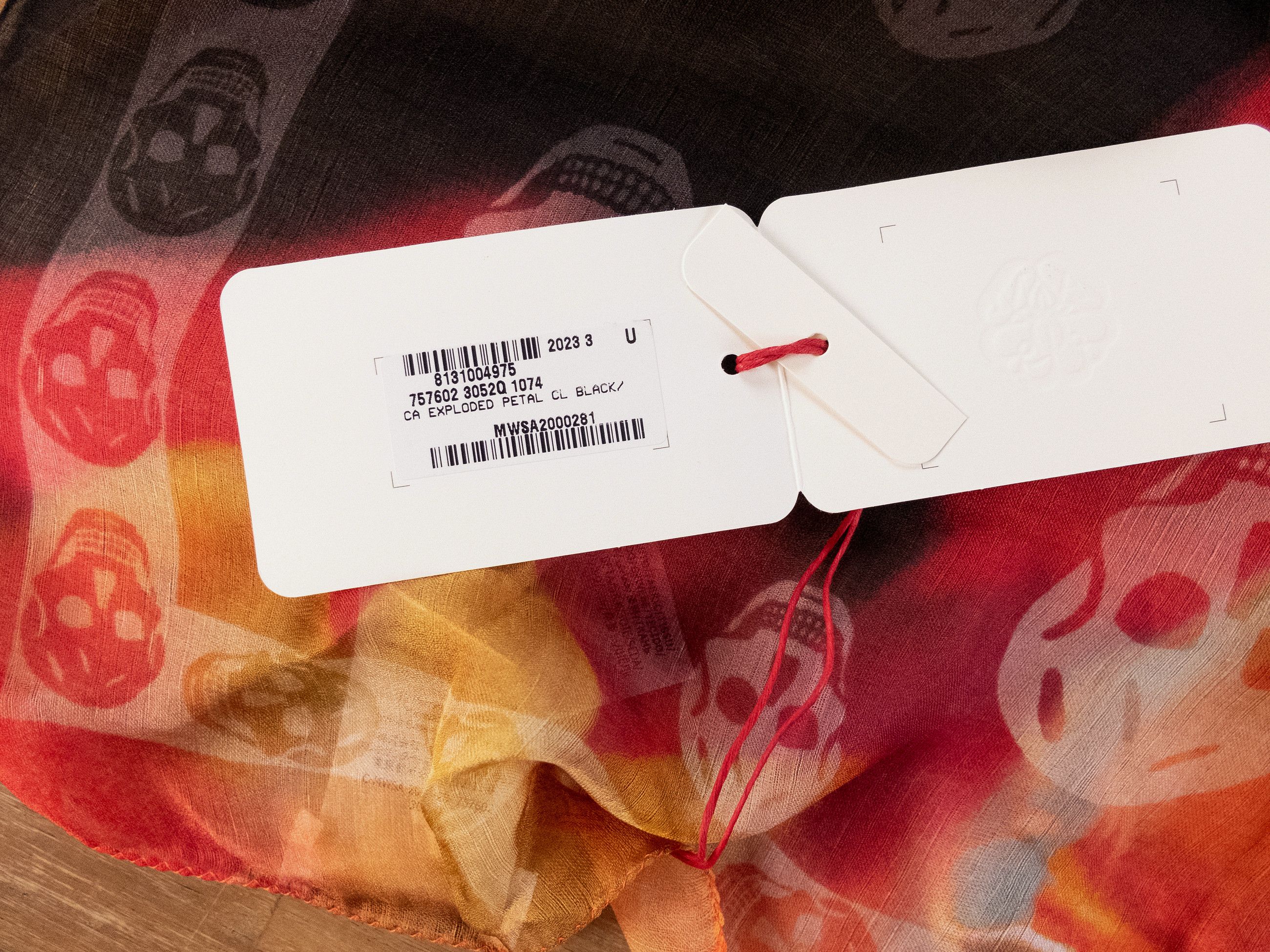 Alexander McQueen ALEXANDER MCQUEEN red & black skull motif stole scarf NWT q Size ONE SIZE - 4 Thumbnail
