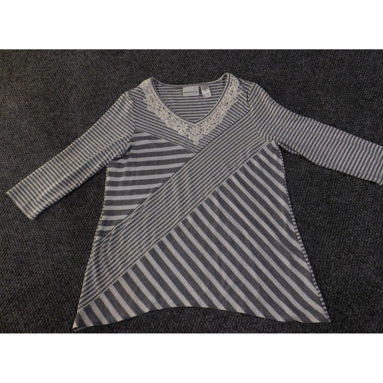 Vintage Alfred Dunner Blouse Womens Small Gray Striped Lace Trim V-Neck Stretch Casual 3/4 Sleeve Size S / US 4 / IT 40 - 4 Thumbnail