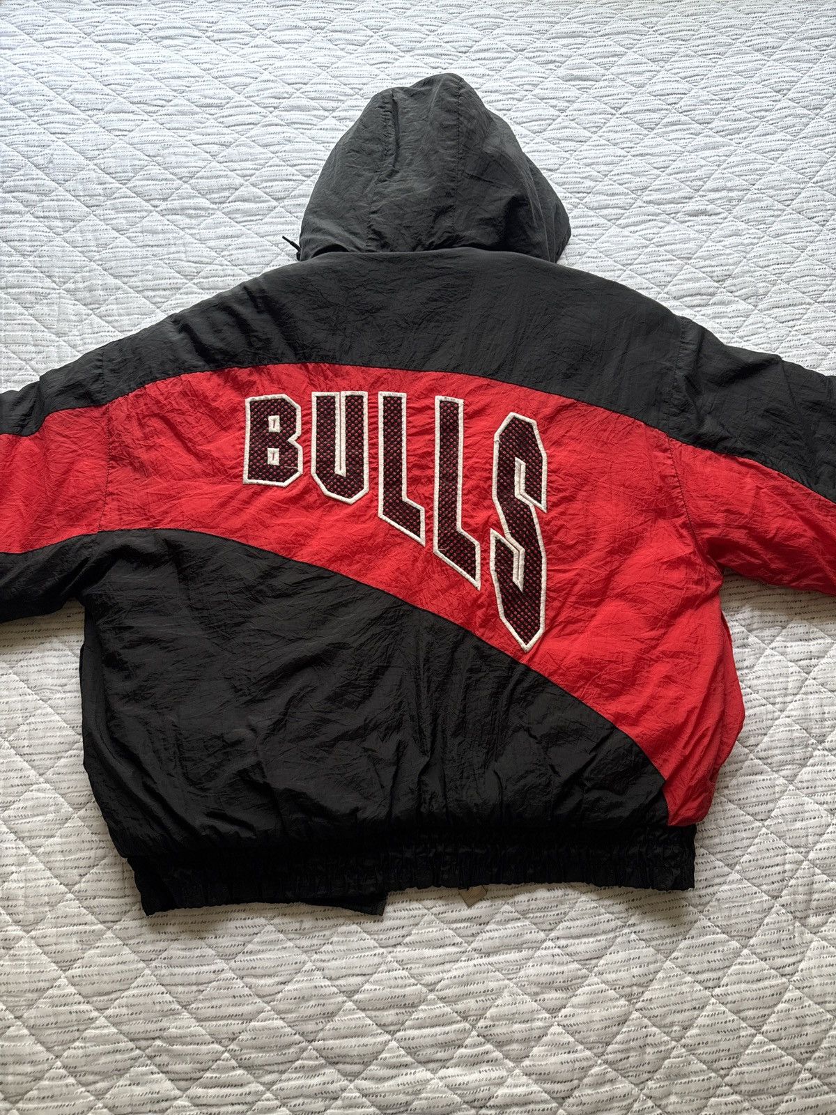 Chalk Line × NBA × Vintage Vintage Chicago Bulls Puffer Jacket Size US M / EU 48-50 / 2 - 2 Thumbnail