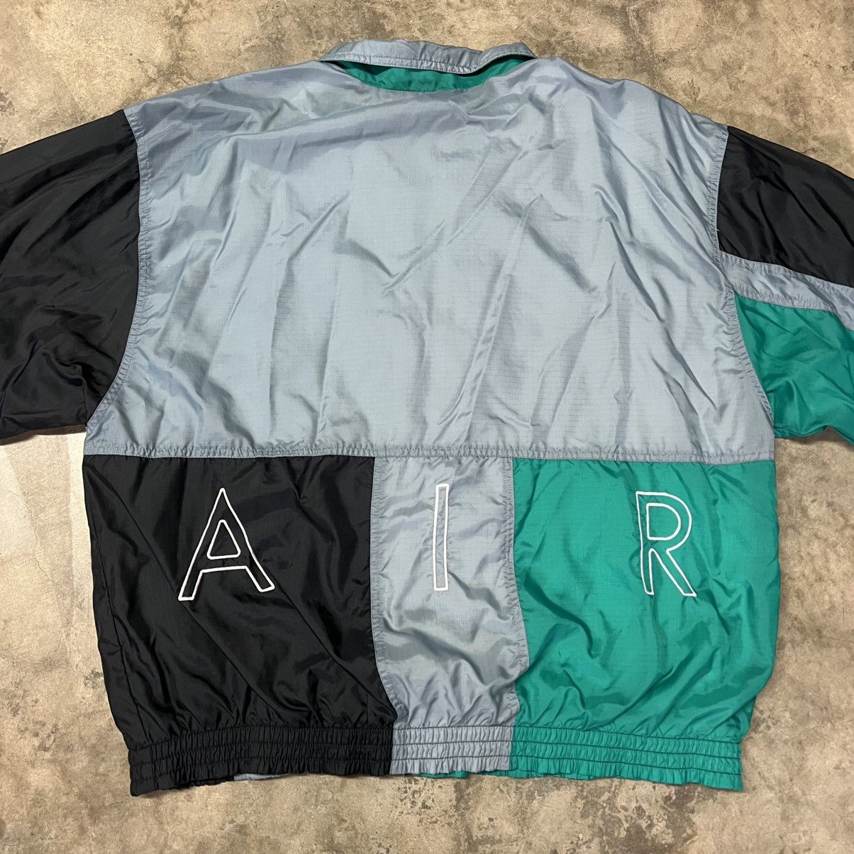 Nike × Vintage Vintage 90’s Nike Logo Full-Zip Windbreaker Jacket Size US L / EU 52-54 / 3 - 6 Thumbnail