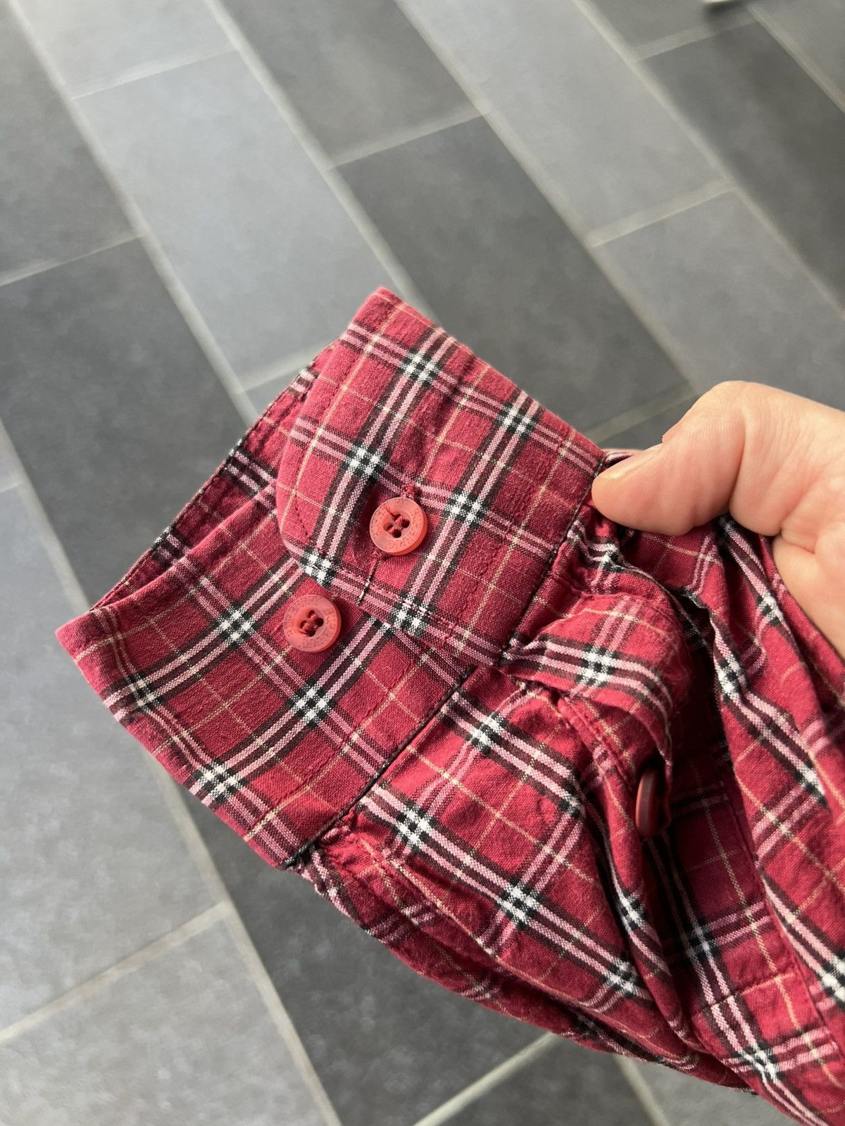 Burberry Burberry's Vintage Checkered Red L Shirt Small Size US L / EU 52-54 / 3 - 14 Thumbnail