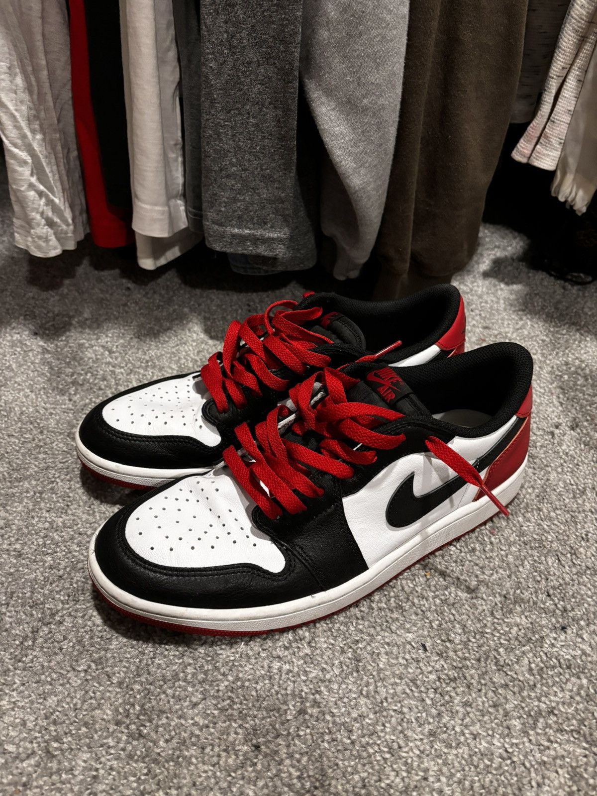 Jordan Brand Jordan 1 Low Black Toe Size US 10.5 / EU 43-44 - 1 Thumbnail
