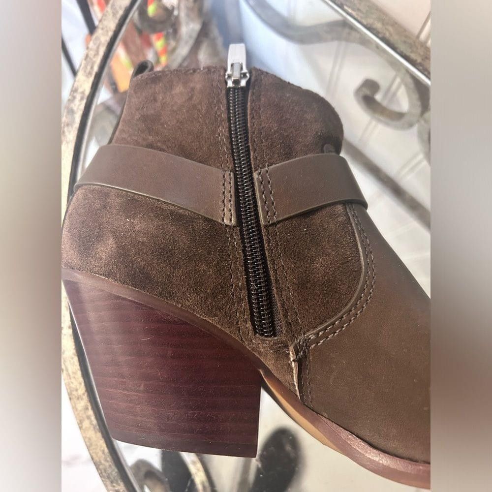 Vince Camuto Vince Camuto brown leather/suede Booties size 7.5 Size US 7.5 / IT 37.5 - 9 Thumbnail
