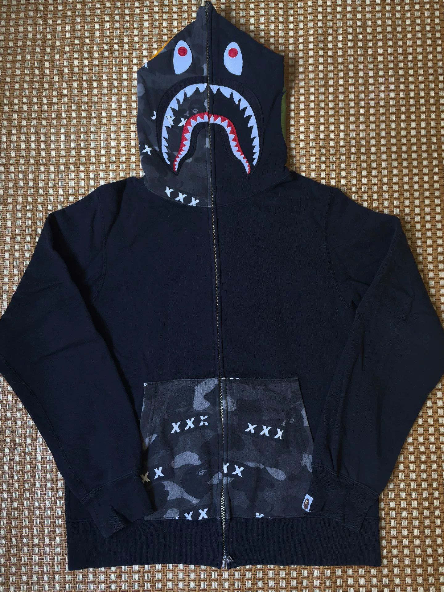 Bape Bape Black Shark Sweatshirt Pullover Size US L / EU 52-54 / 3 - 1 Thumbnail
